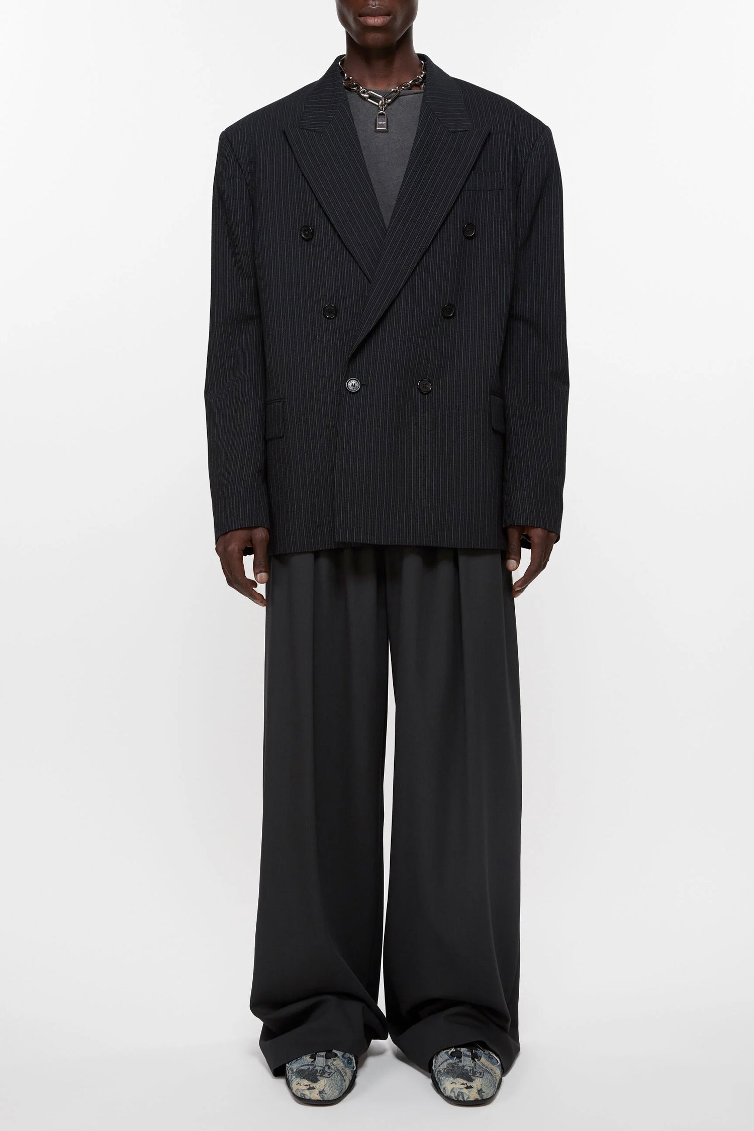 RELAXED FIT SUIT JACKET IN BLACK, SS25