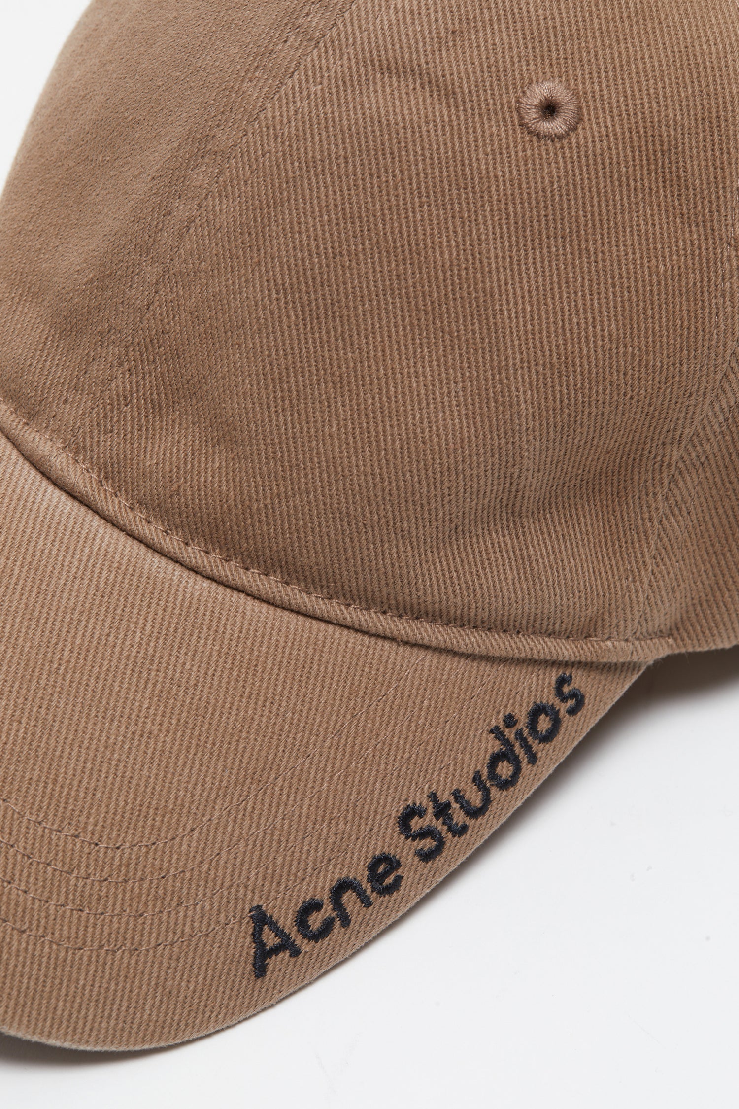 TWILL LOGO CAP IN KHAKI BEIGE, SS25