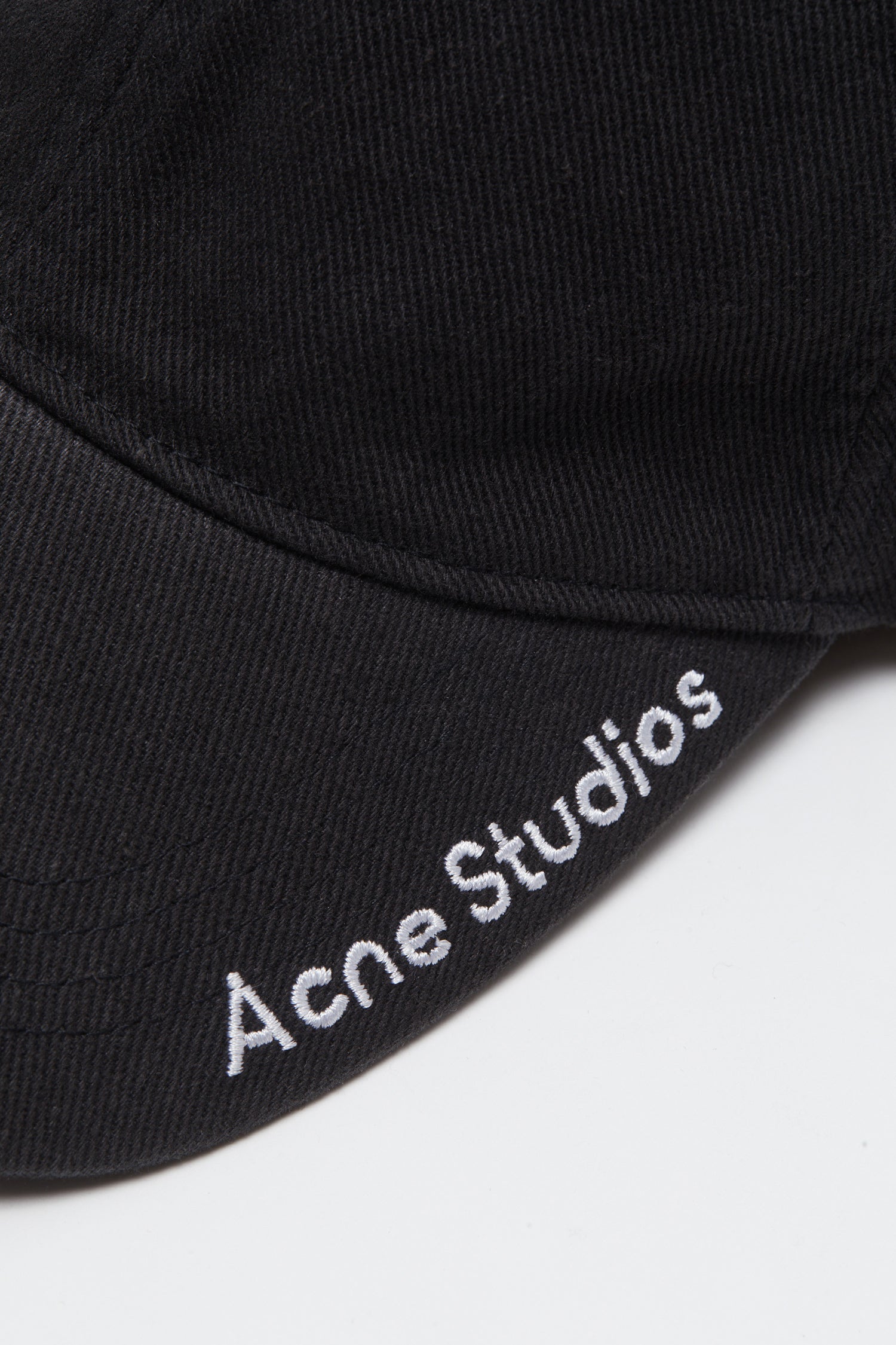 TWILL LOGO CAP IN BLACK, SS25