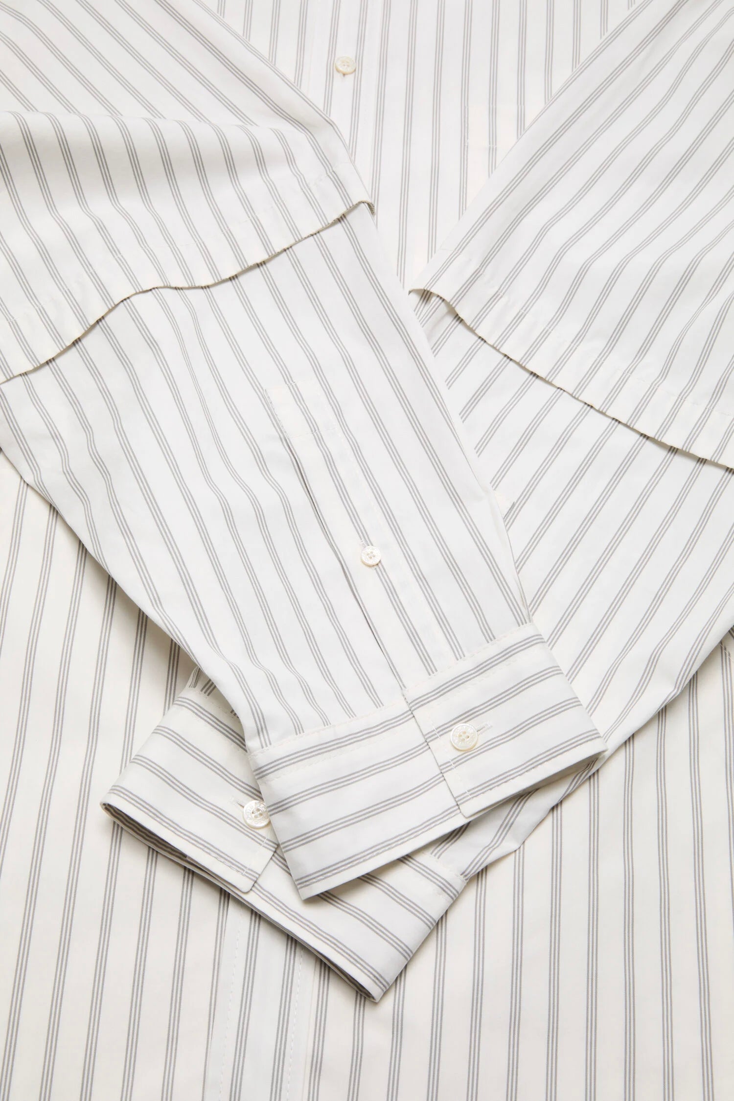 DOUBLE SLEEVE BUTTON-UP IN OFF WHITE/GREY,SS26
