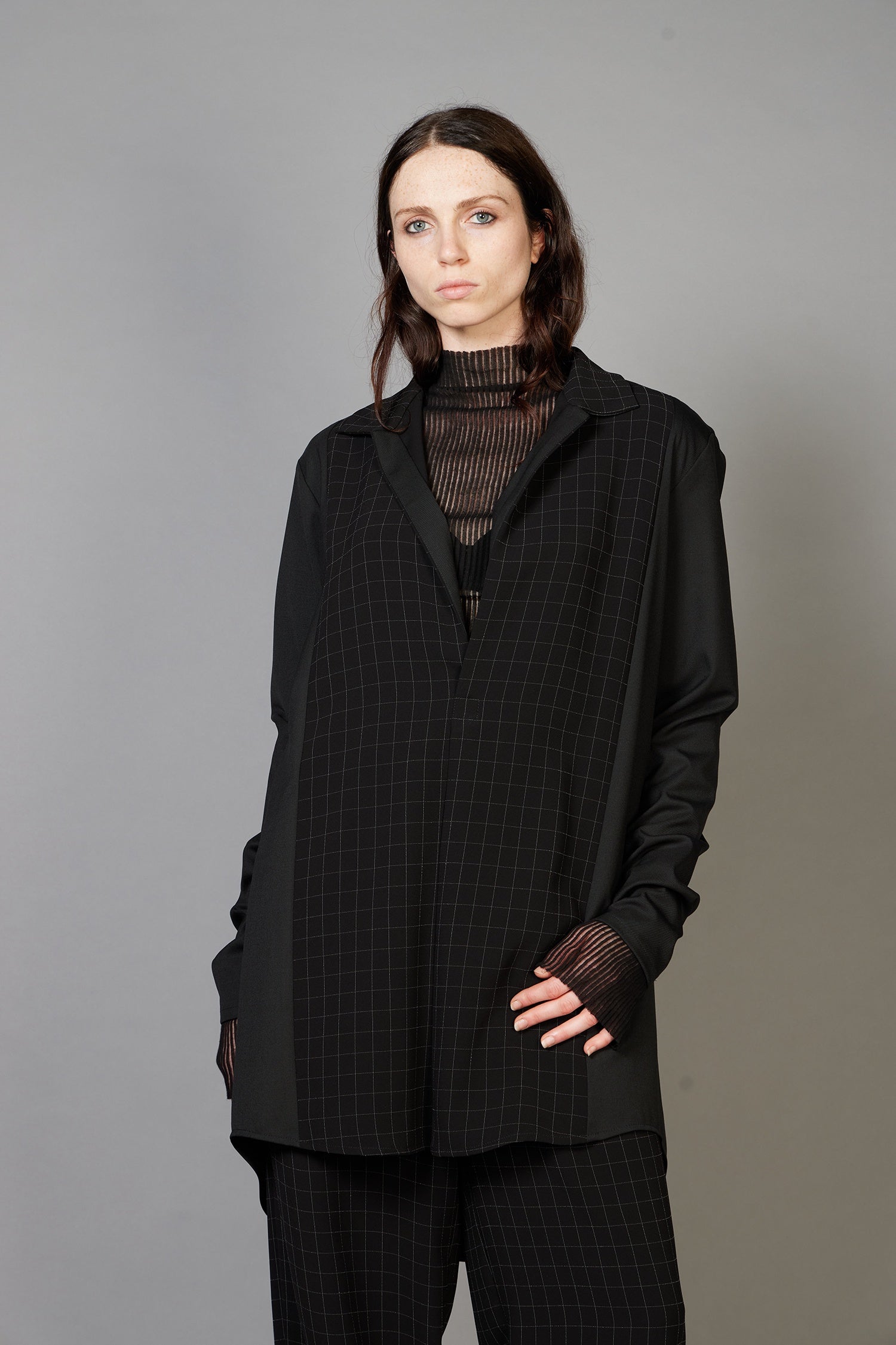 ASSOCIATE IN SUITBLACK (UNISEX), AW26