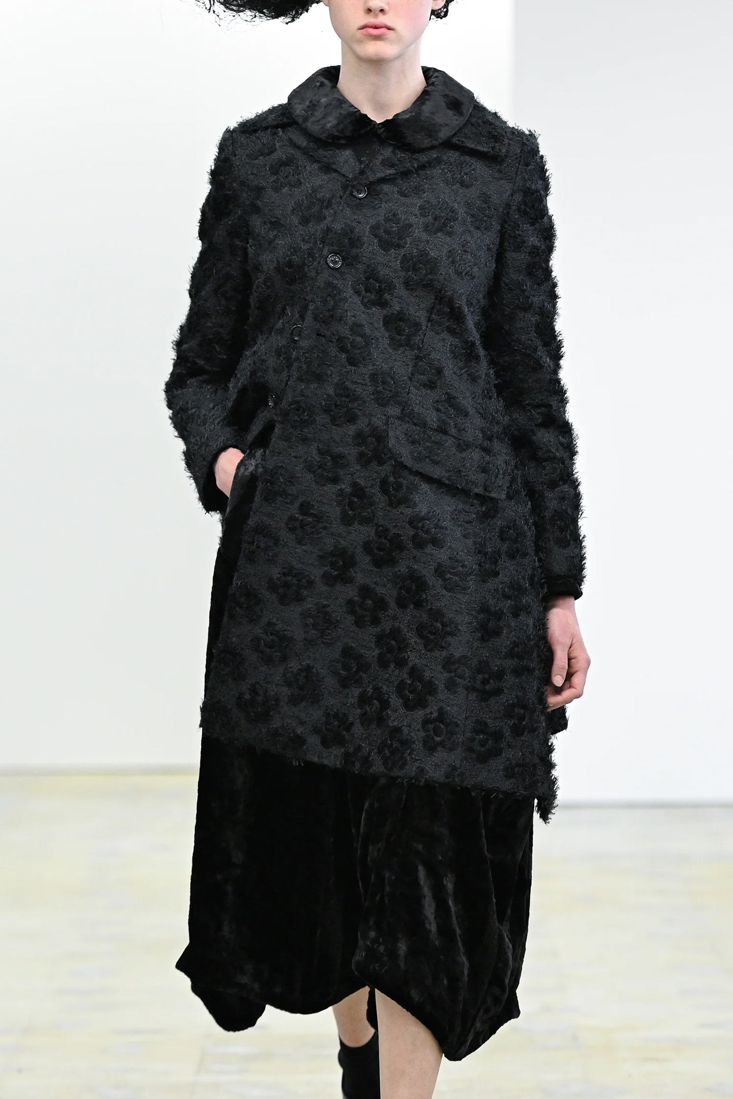 ASYMMETRIC FLORAL EMBROIDERED JACKET, FW25