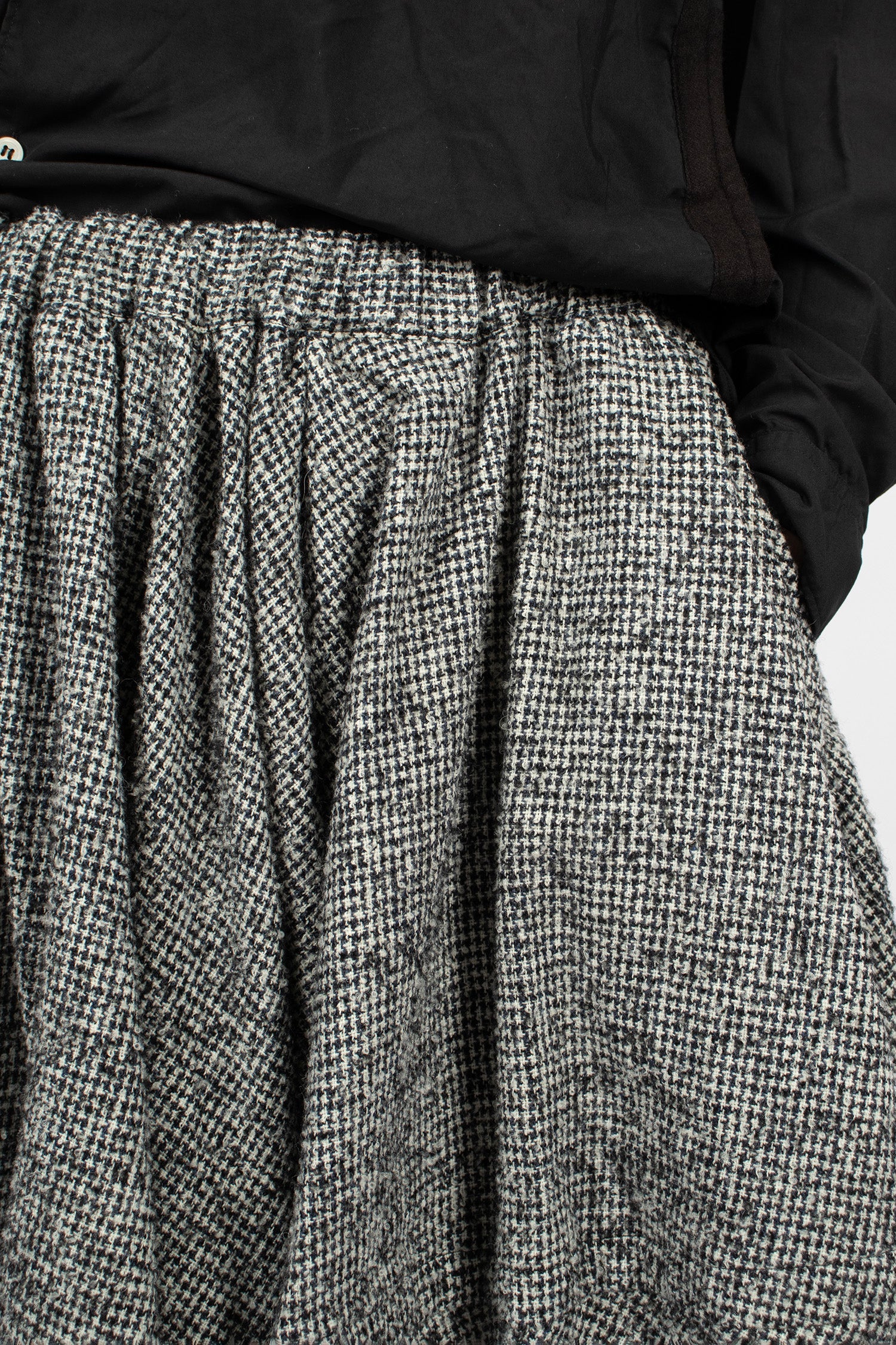 ASYMMETRIC SKIRT IN HOUNDSTOOTH, FW25