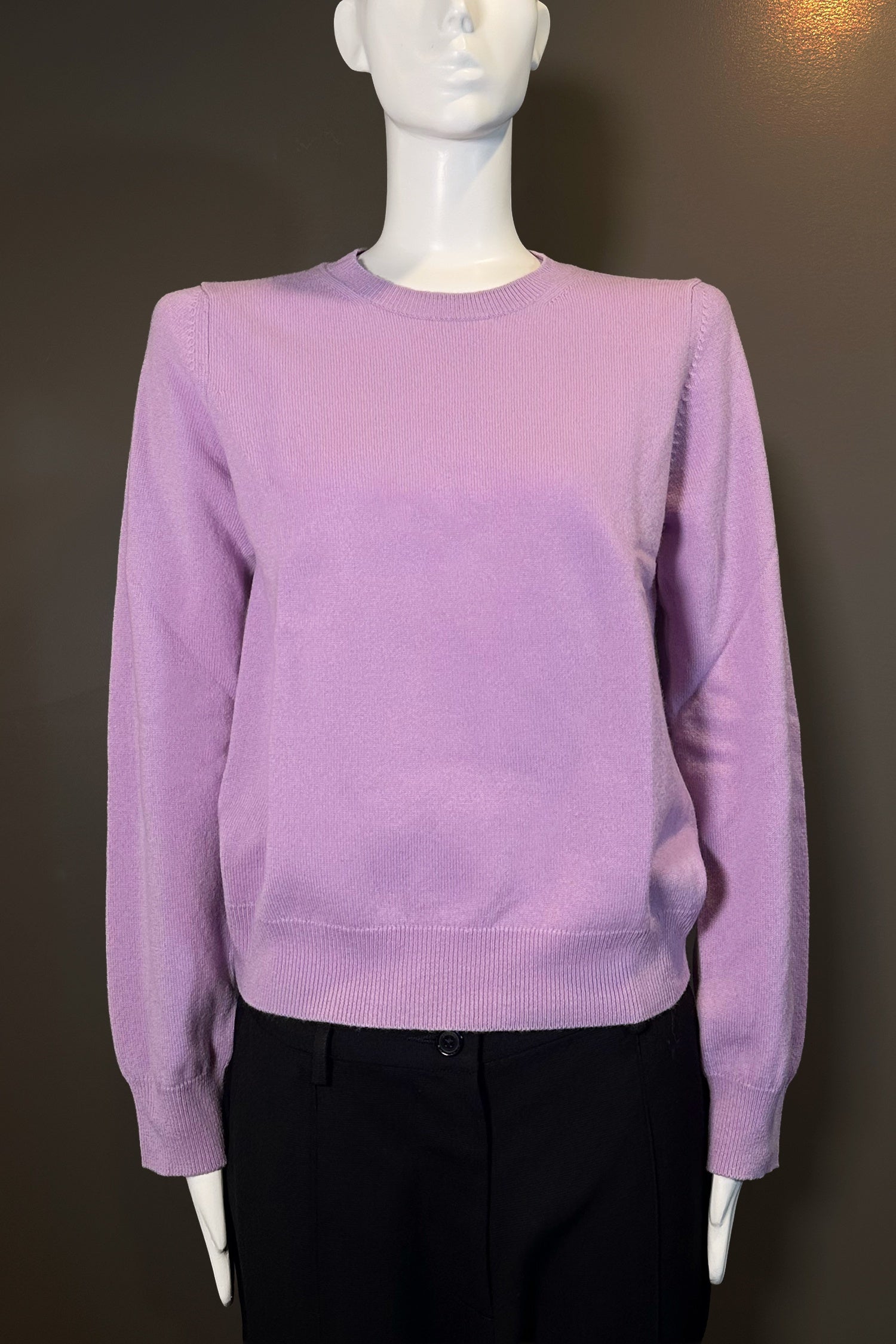 ROUND NECK CASHMERE SWEATER IN PURPLE, SS26