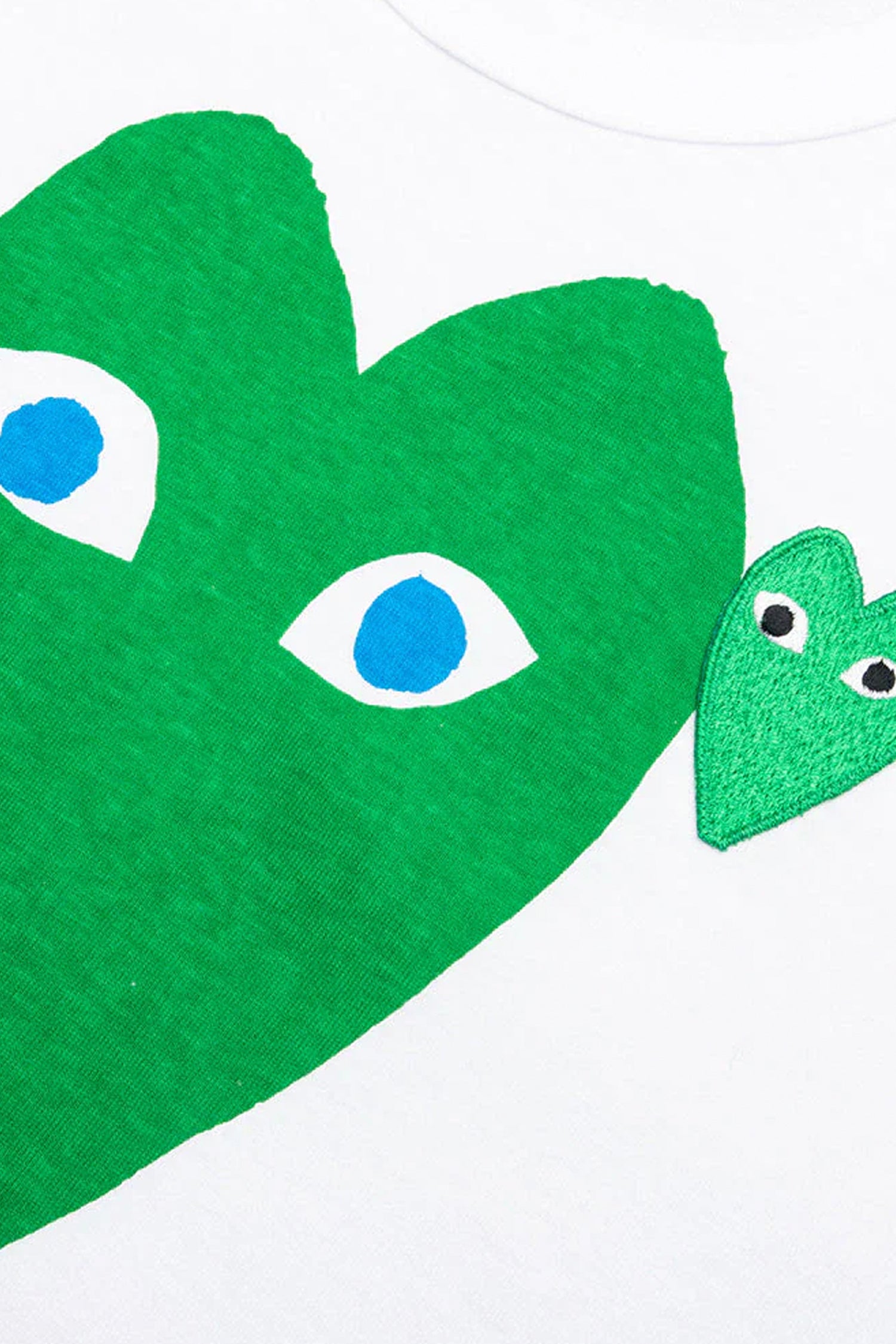 WHITE T SHIRT WITH TWO GREEN HEARTS, SS25