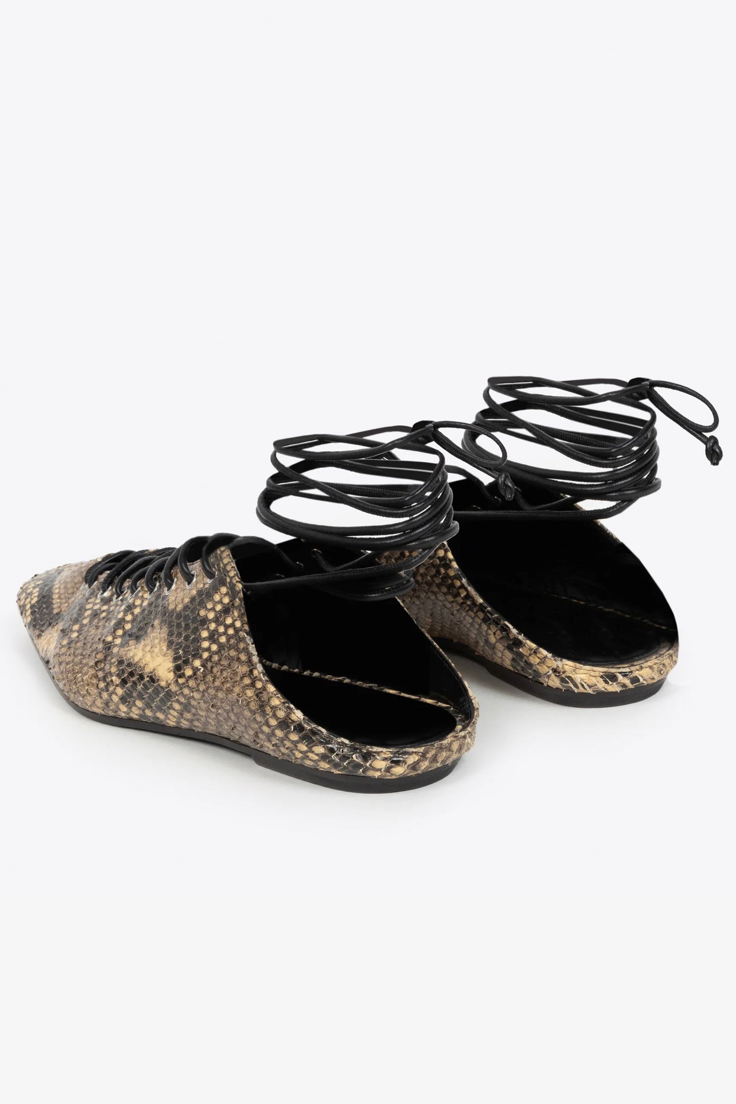 LEATHER LACE UP FLATS IN BEIGE, SS25