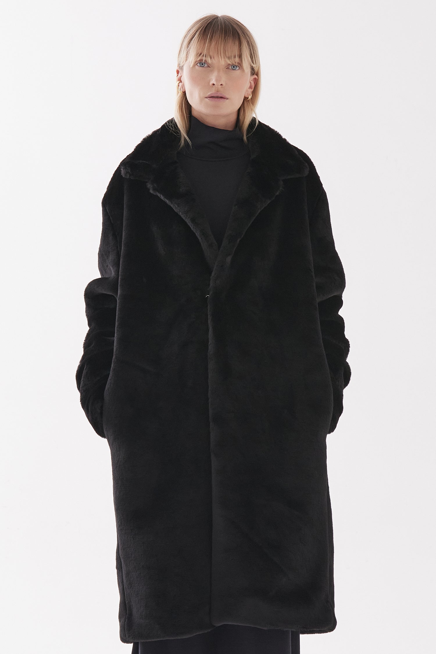 LUXE IN BLACKCAT (UNISEX), W25