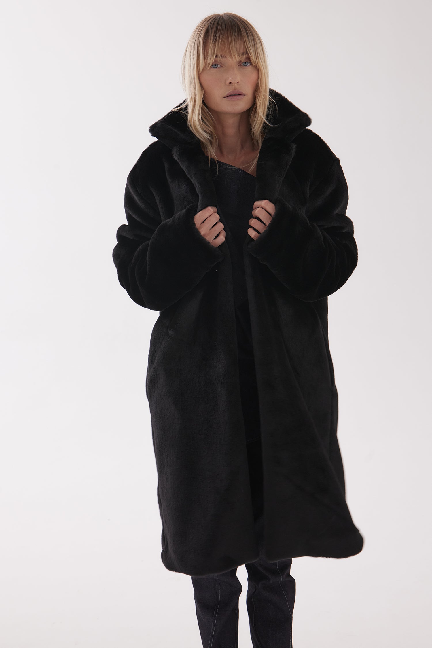 LUXE IN BLACKCAT (UNISEX), W25