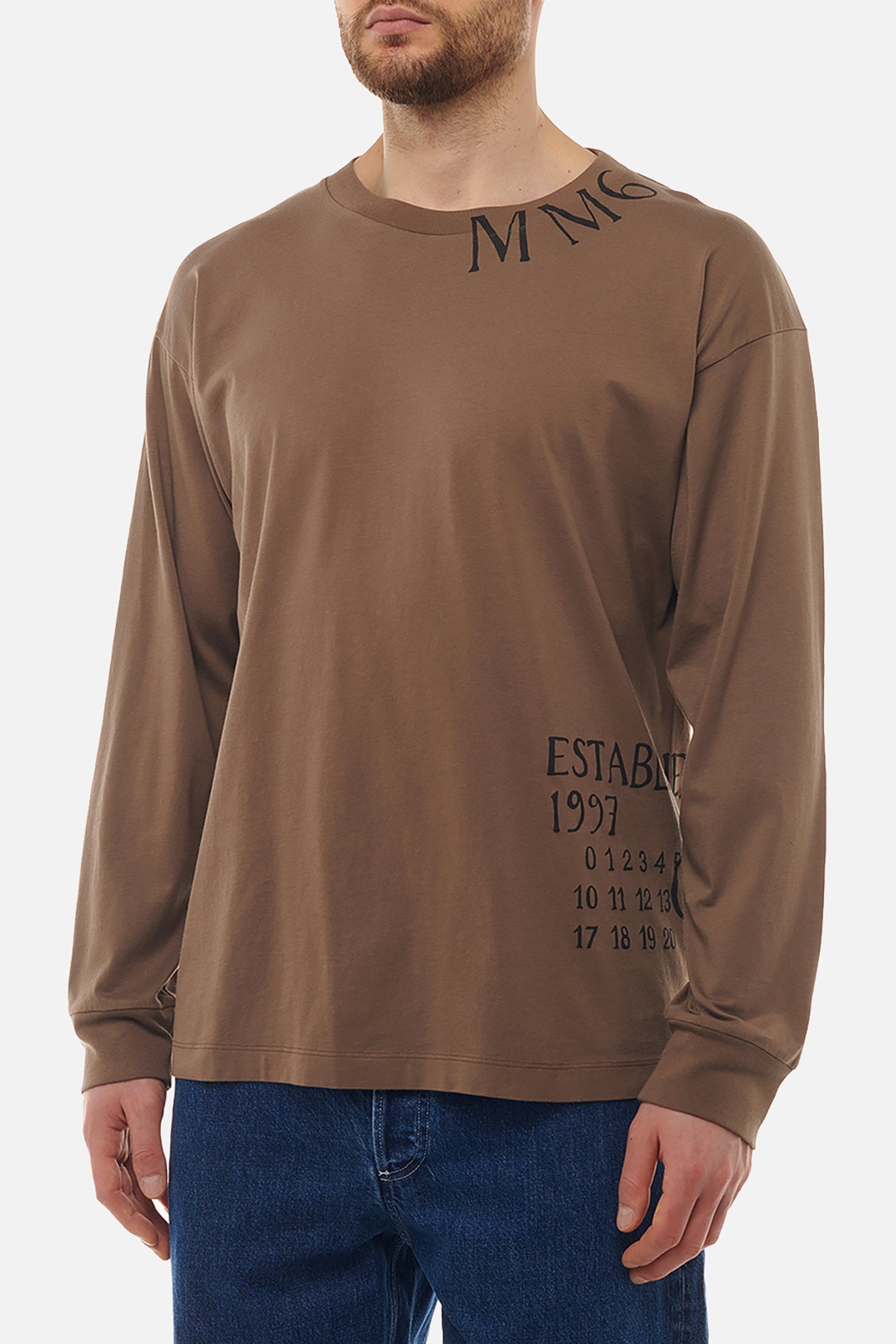 NUMERIC LONG SLEEVE T IN BROWN, SS25