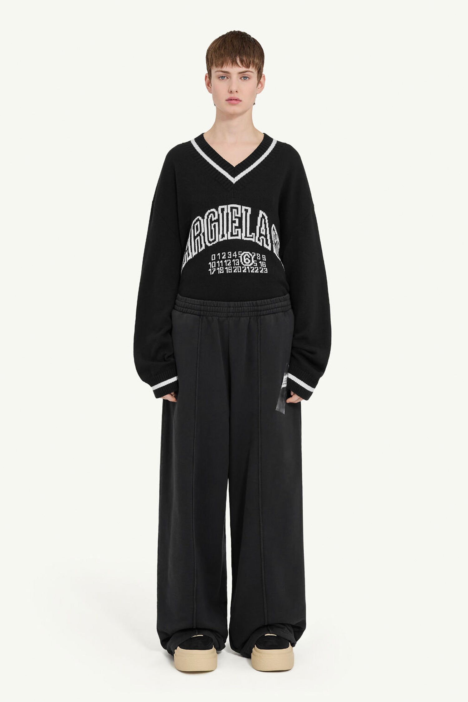 TAPED LOGO LOUNGE PANTS IN BLACK, SS25