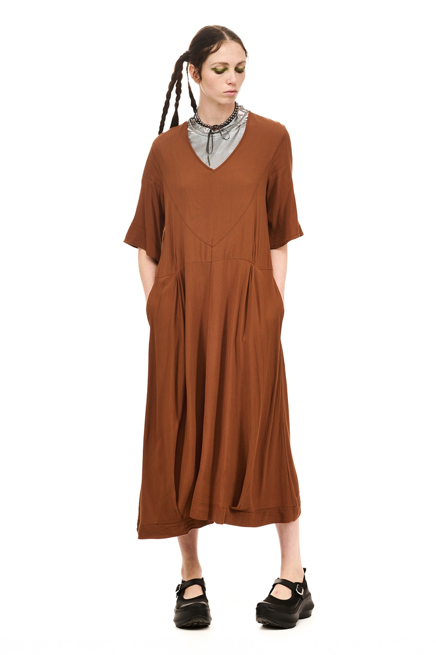 CLASSIC DRESS IN CHESTNUT, SS26