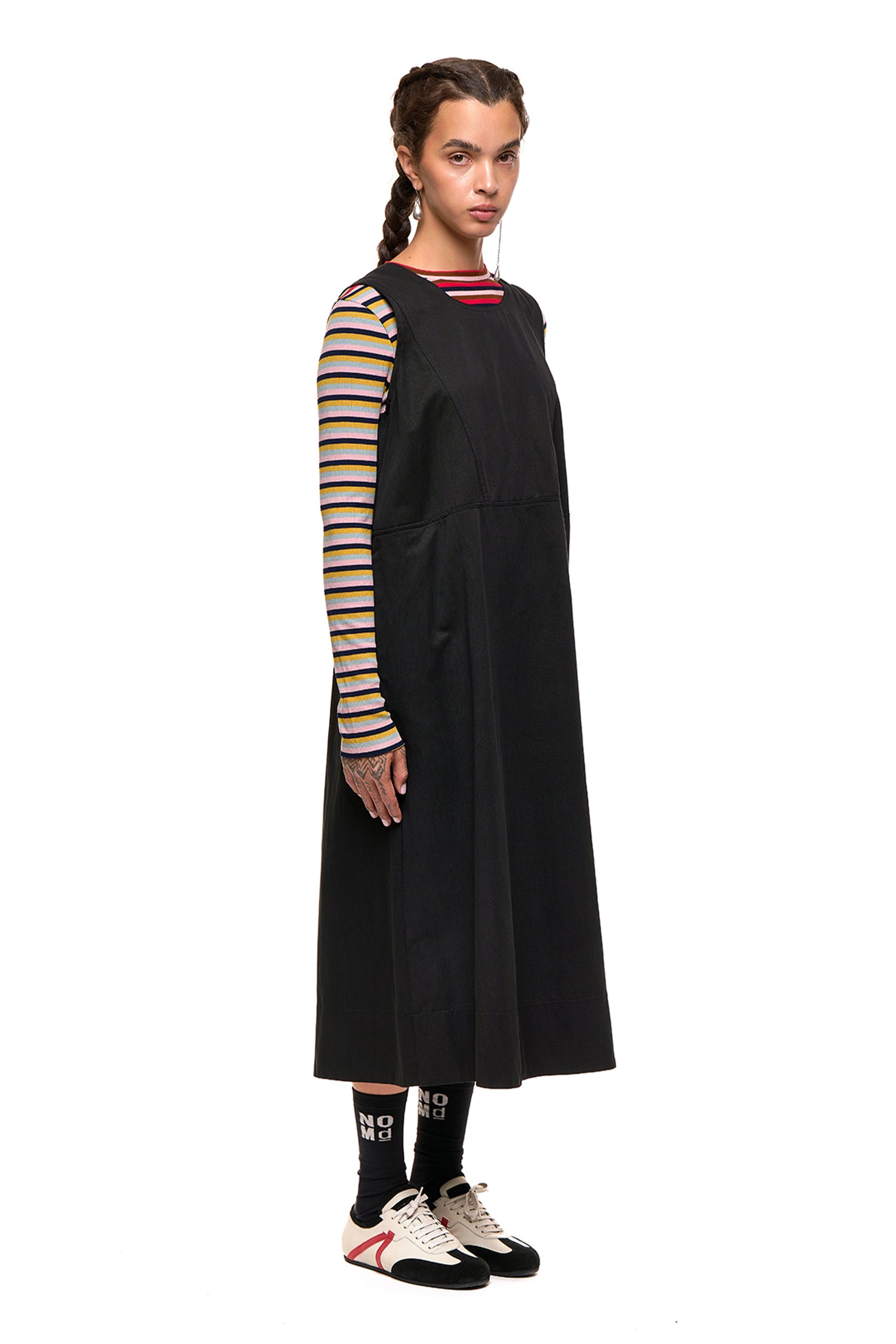 LEAGUE PINNY IN BLACK, SS27
