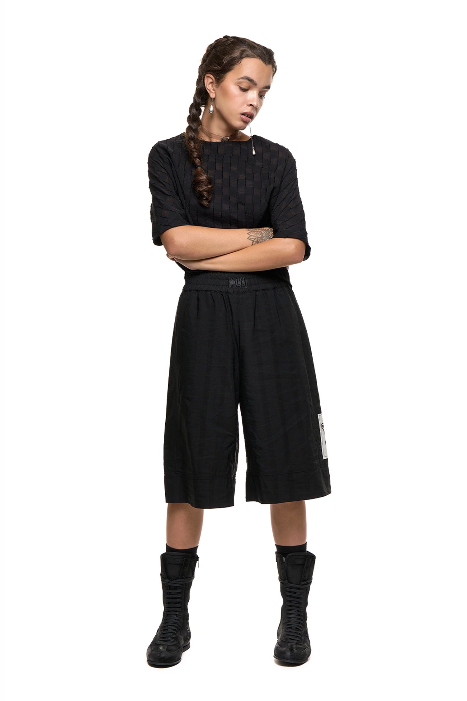 RINGSIDE SHORT IN BLACK, SS27