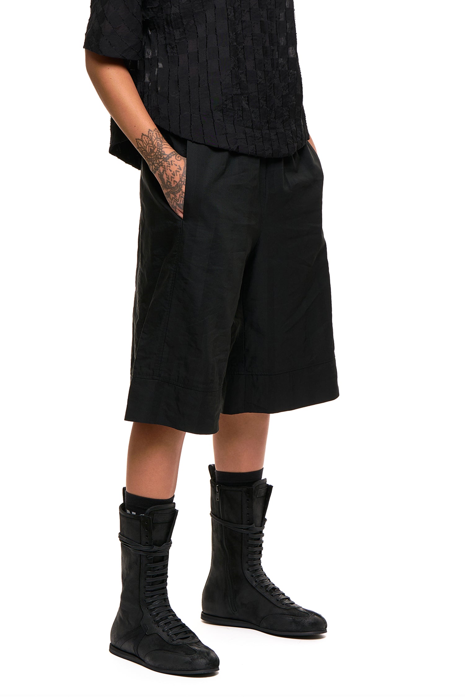 RINGSIDE SHORT IN BLACK, SS27