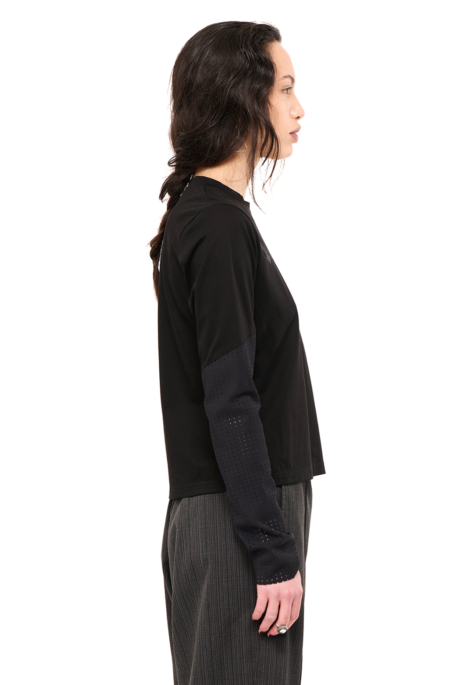 BASE LONG SLEEVE IN GUNMETAL ORIGIN STENCIL, AW26