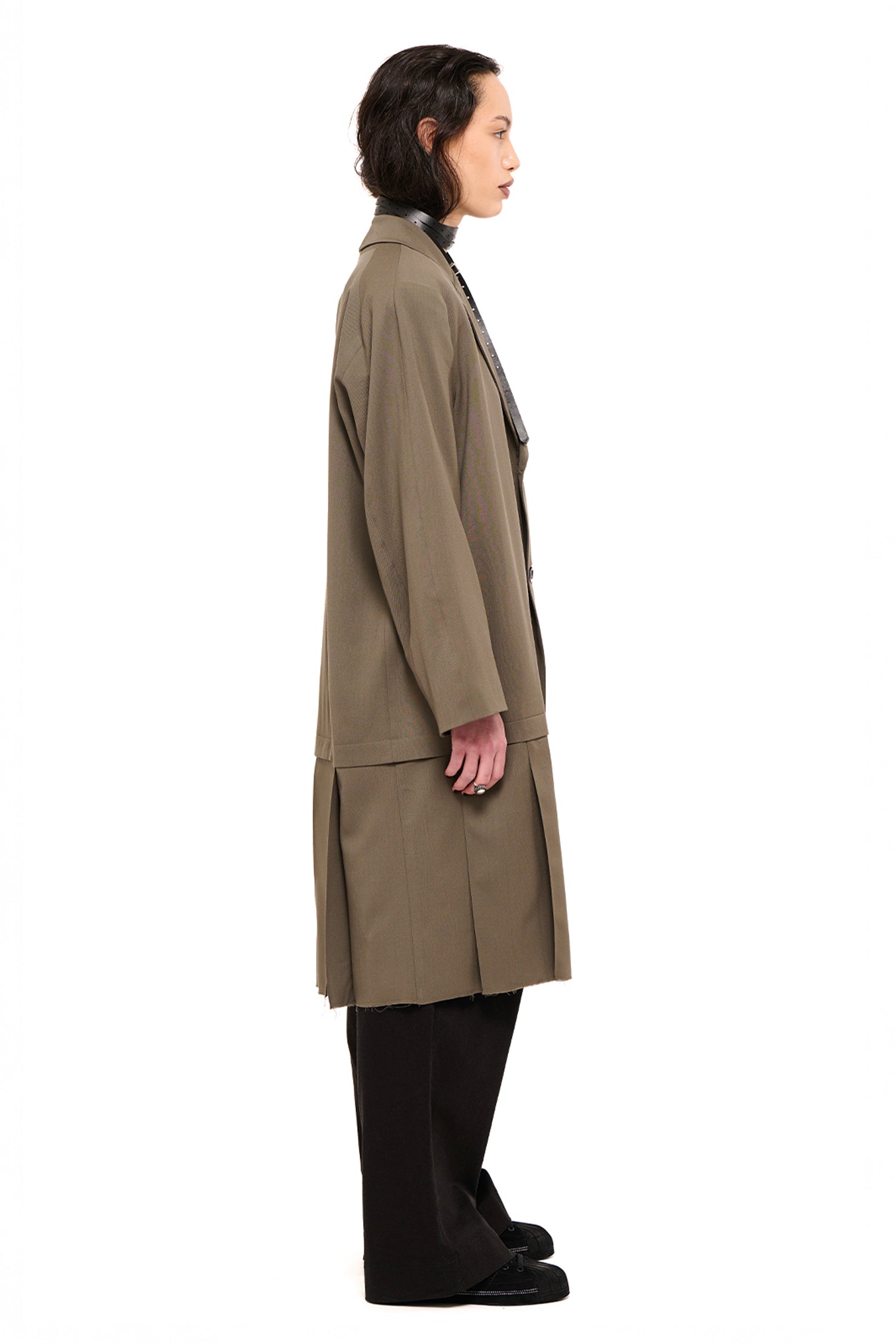 DE-PLEAT COAT IN DARK TAUPE, AW26