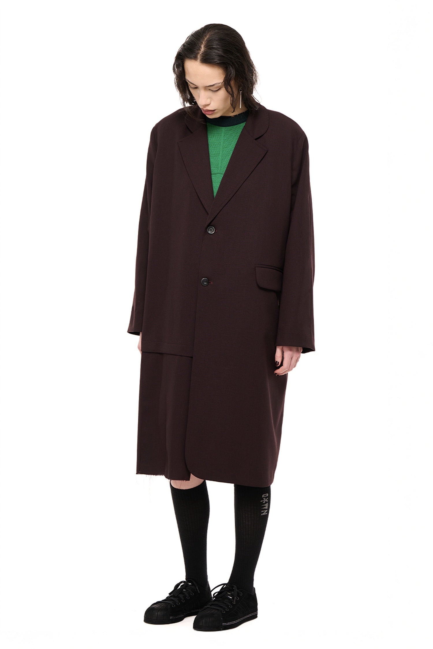 DE-PLEAT COAT IN MAHOGANY, AW26