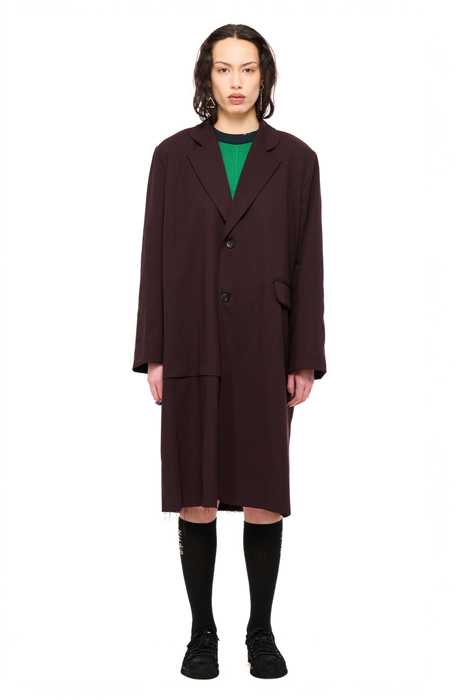 DE-PLEAT COAT IN MAHOGANY, AW26