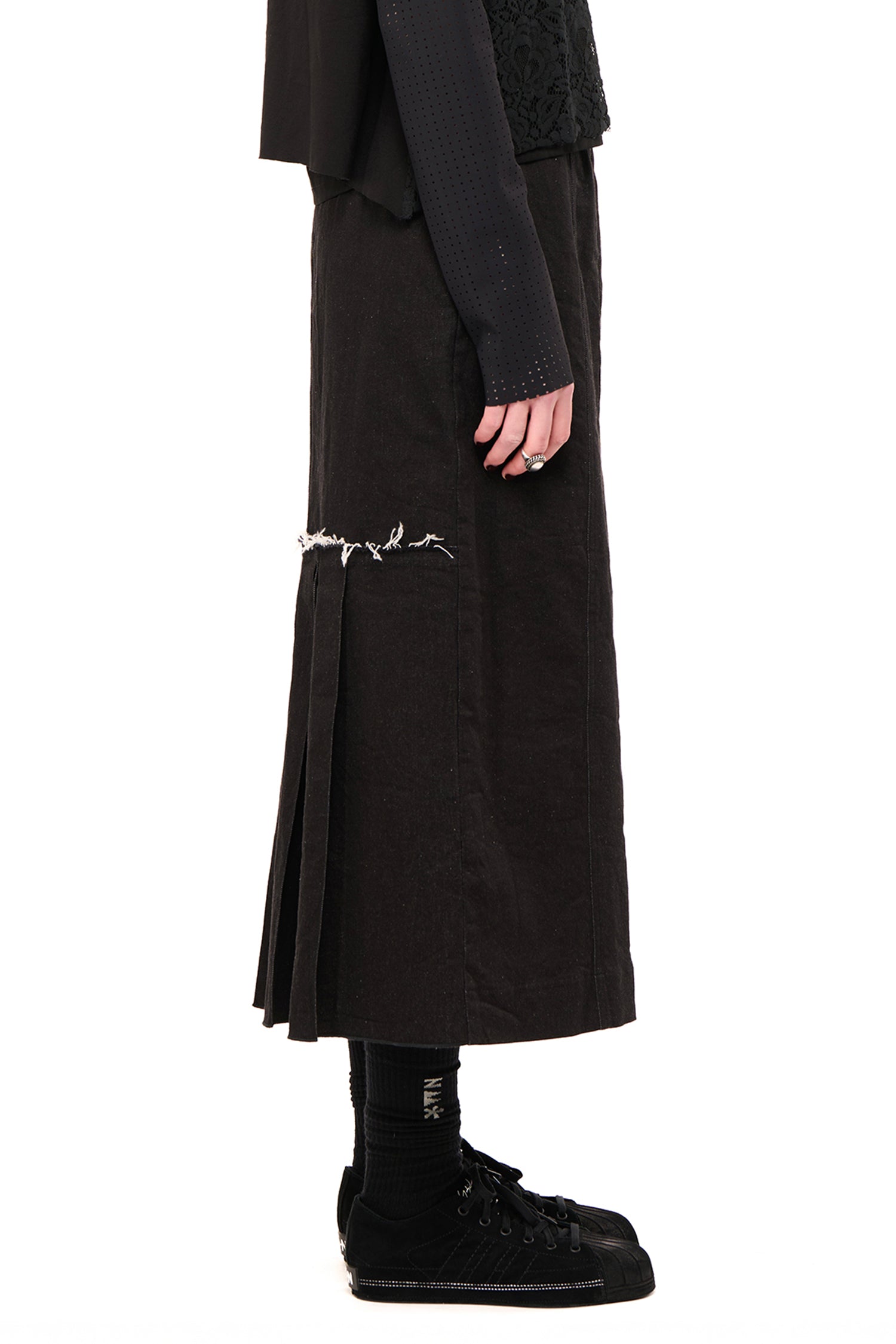 TURNTABLE SKIRT IN BLACK, AW26