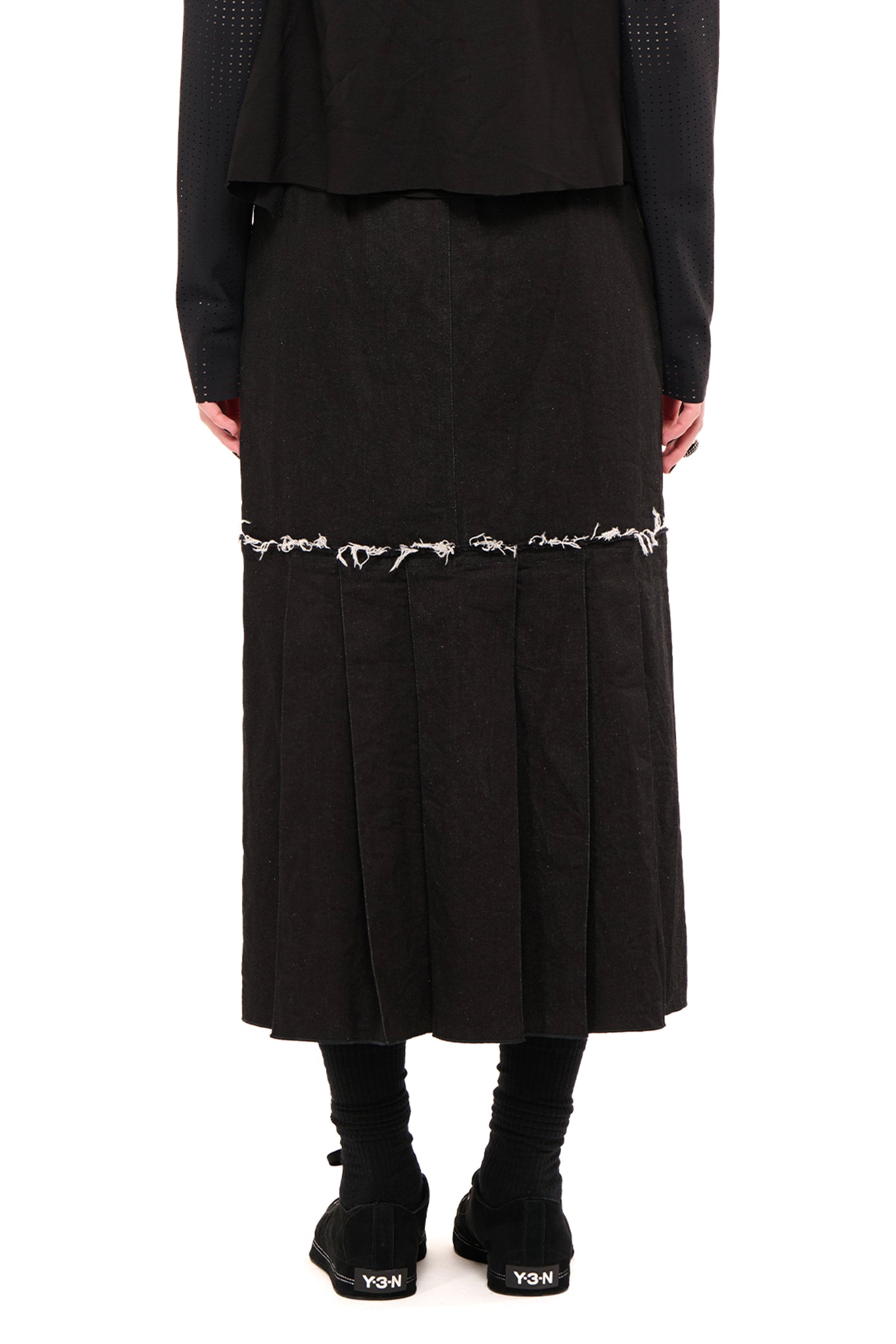 TURNTABLE SKIRT IN BLACK, AW26