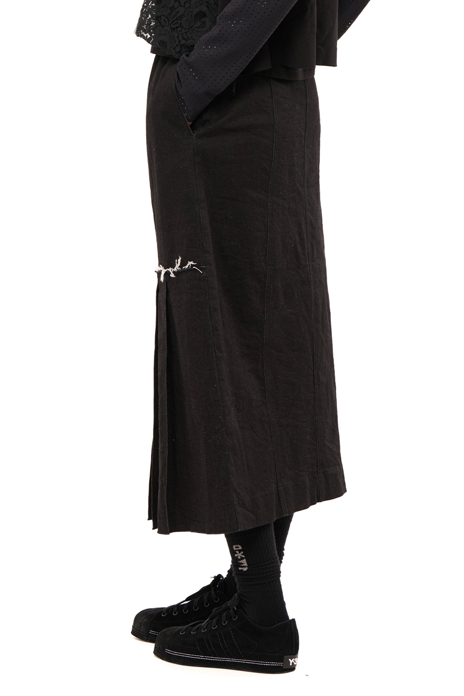 TURNTABLE SKIRT IN BLACK, AW26