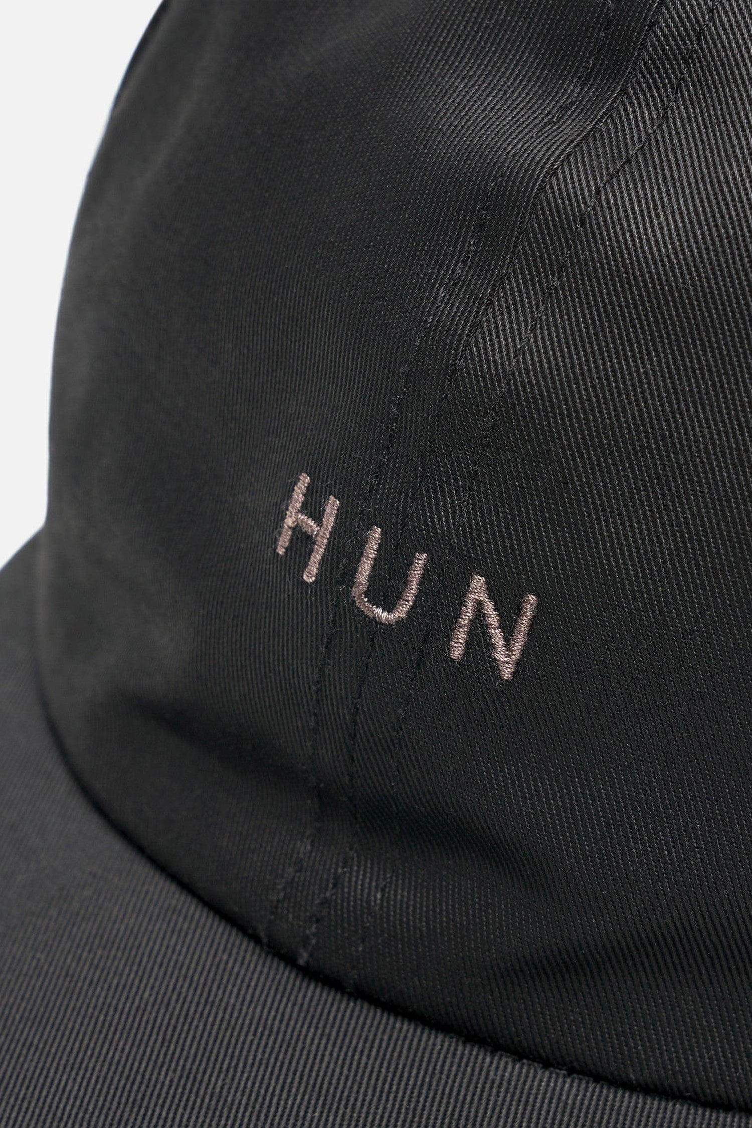 &#39;HUN&#39; BASEBALL CAP IN BLACK/DUST, SS24