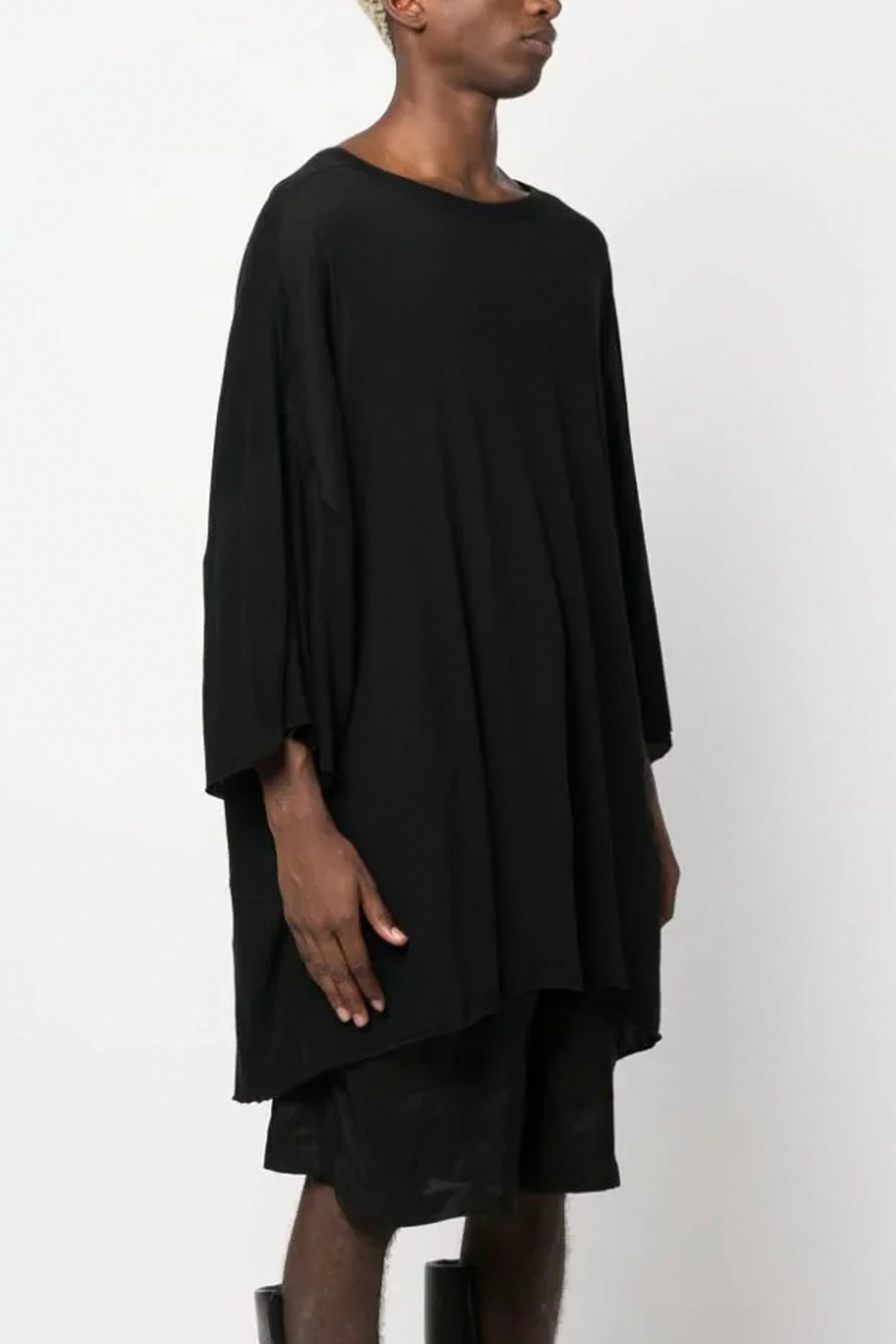 TOMMY T IN BLACK, SS24