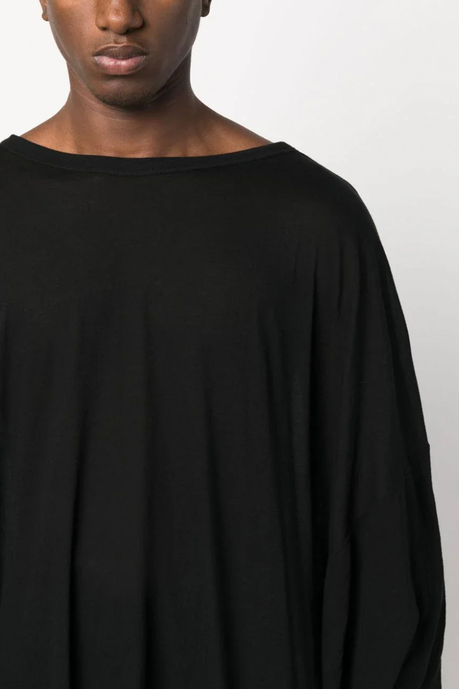 TOMMY T IN BLACK, SS24