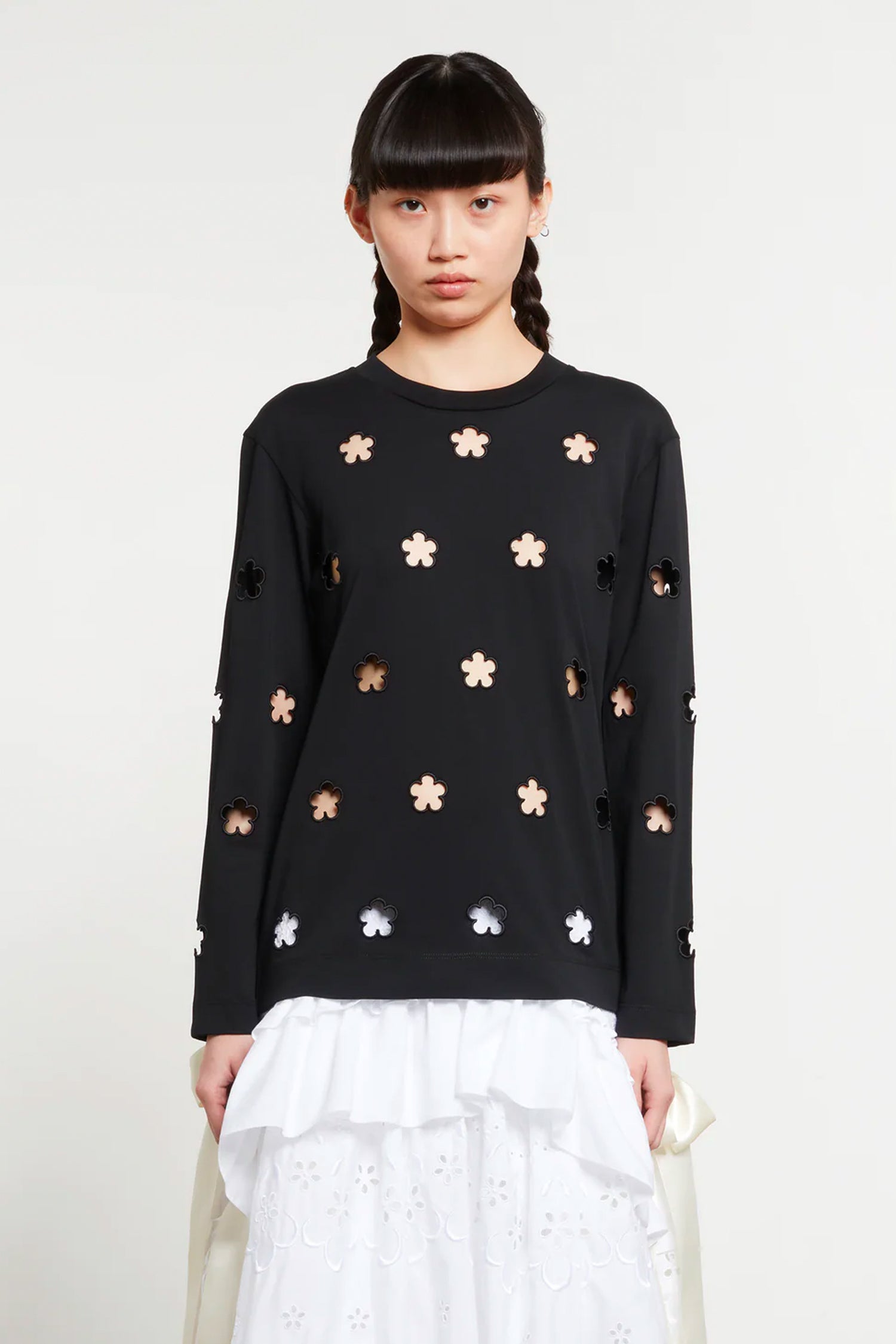 L/S FLOWER CUT-OUT T-SHIRT IN BLACK, SS23
