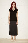 SLEEVELESS V NECK PLEATED KNIT DRESS IN BLACK/BLACK, AW23