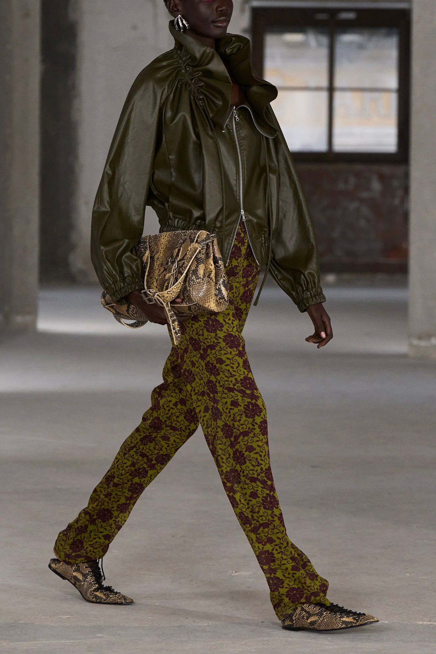 LEATHER LACE UP FLATS IN BEIGE, SS25