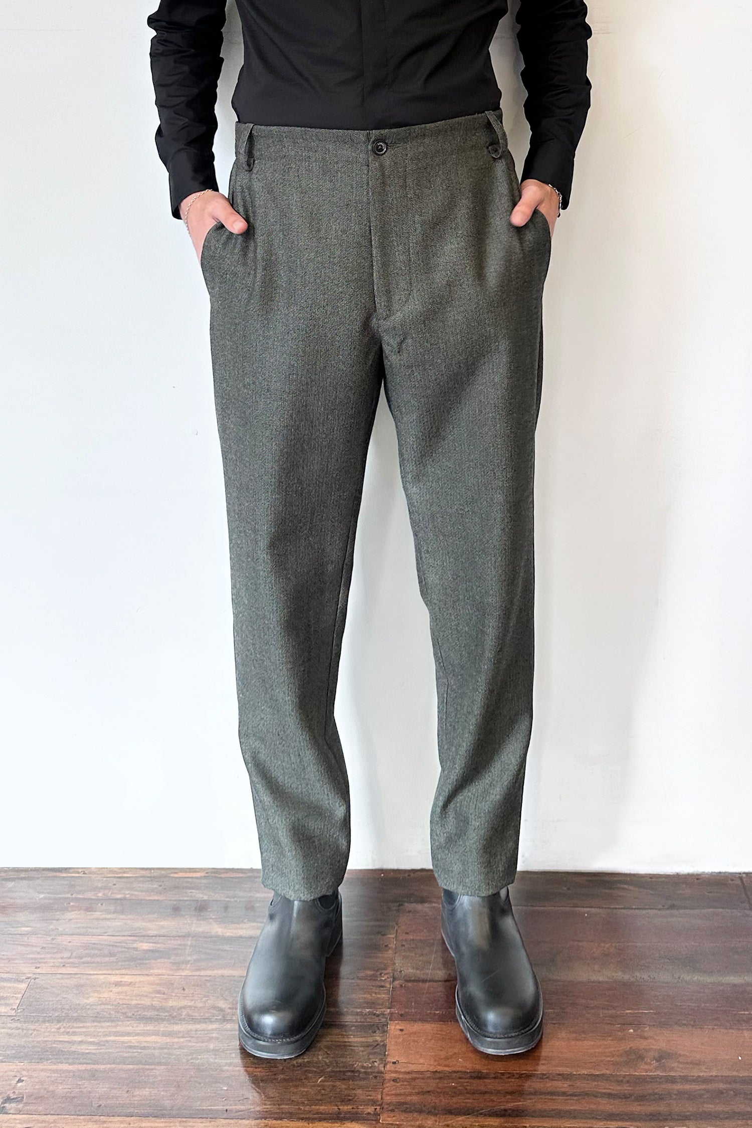 GRADUATE IN HERRINGBONE, W25