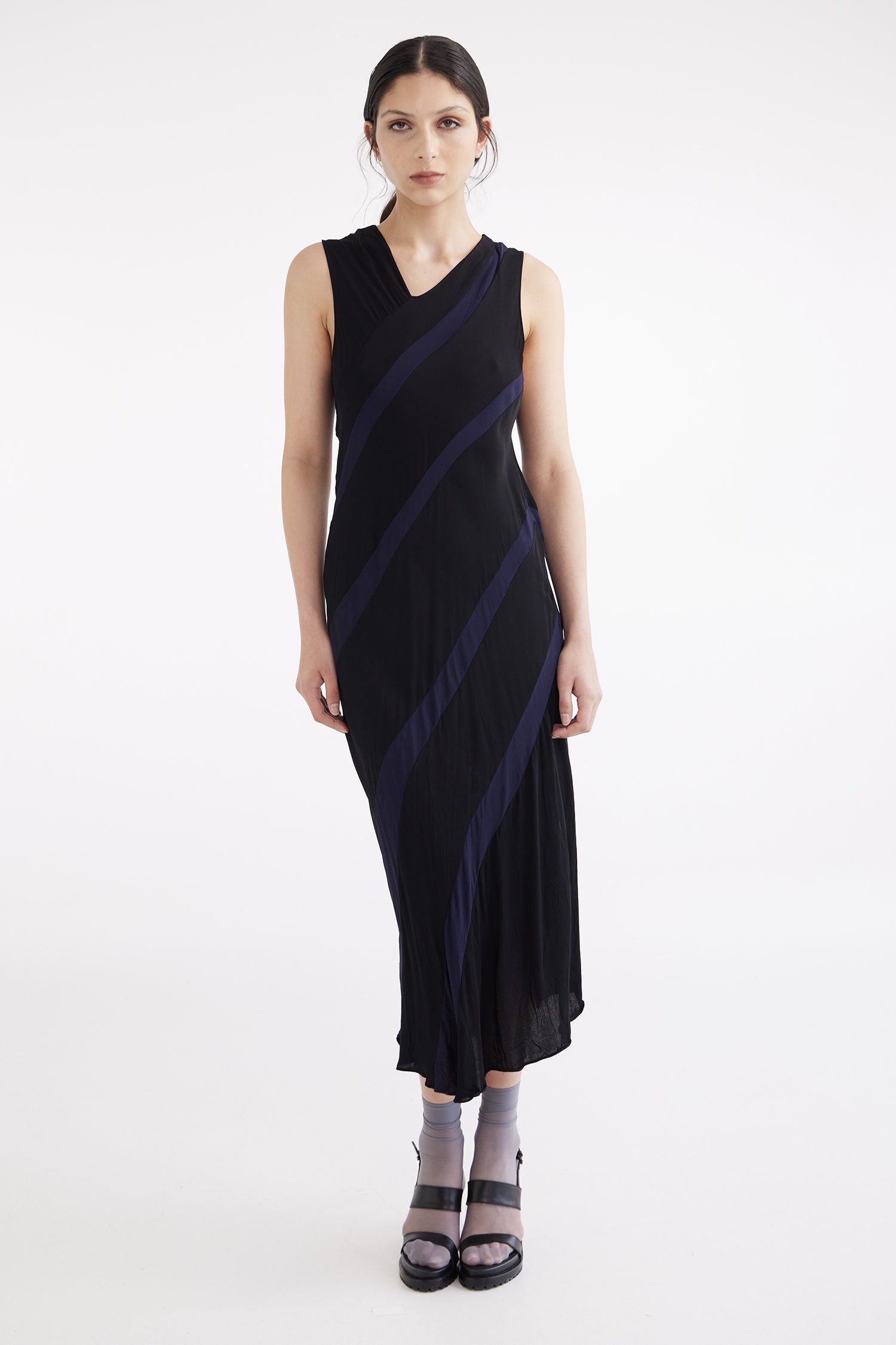 SWAYED IN OBSIDIAN, S25