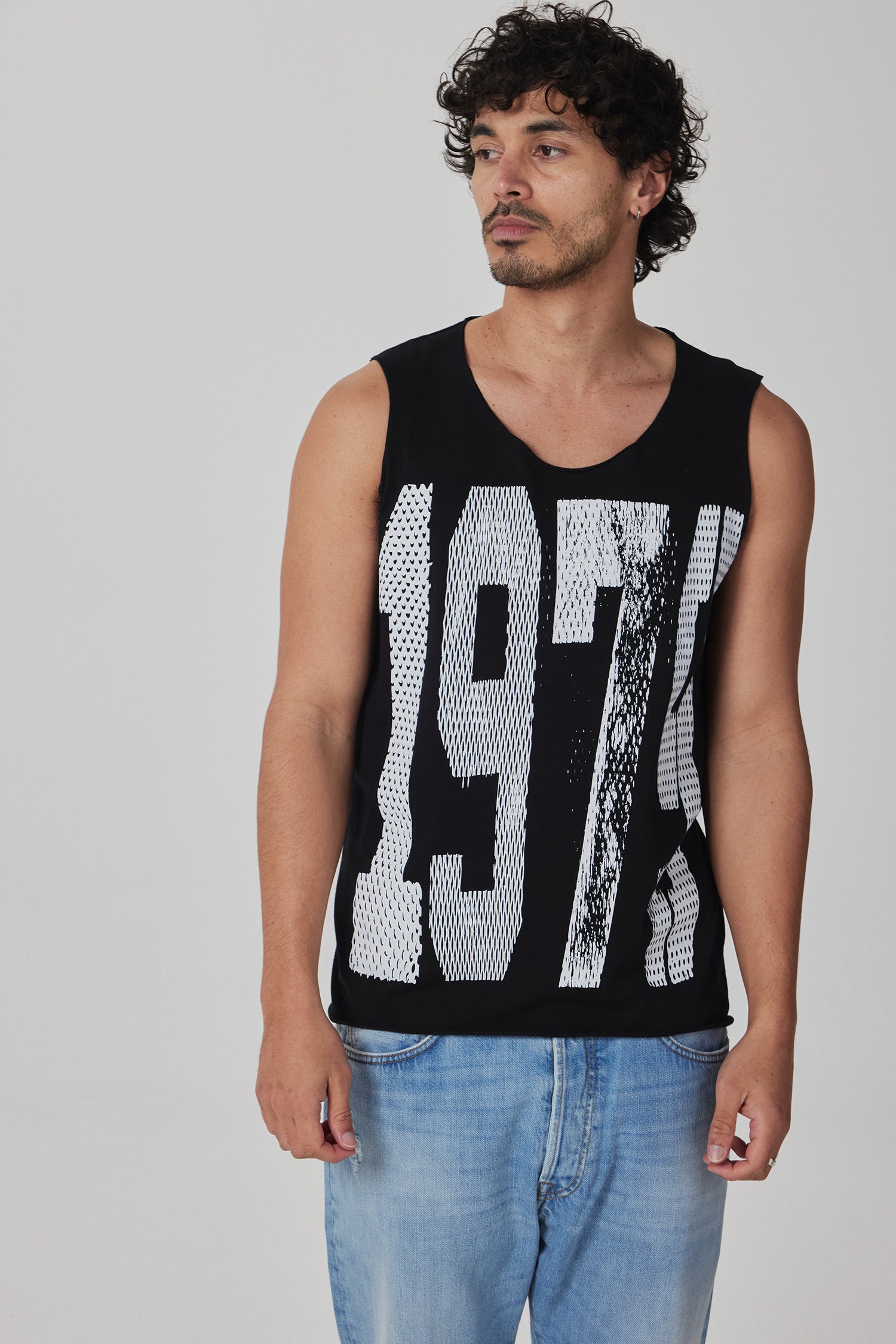 1979 TANK IN BLACK/WHITE, SS26