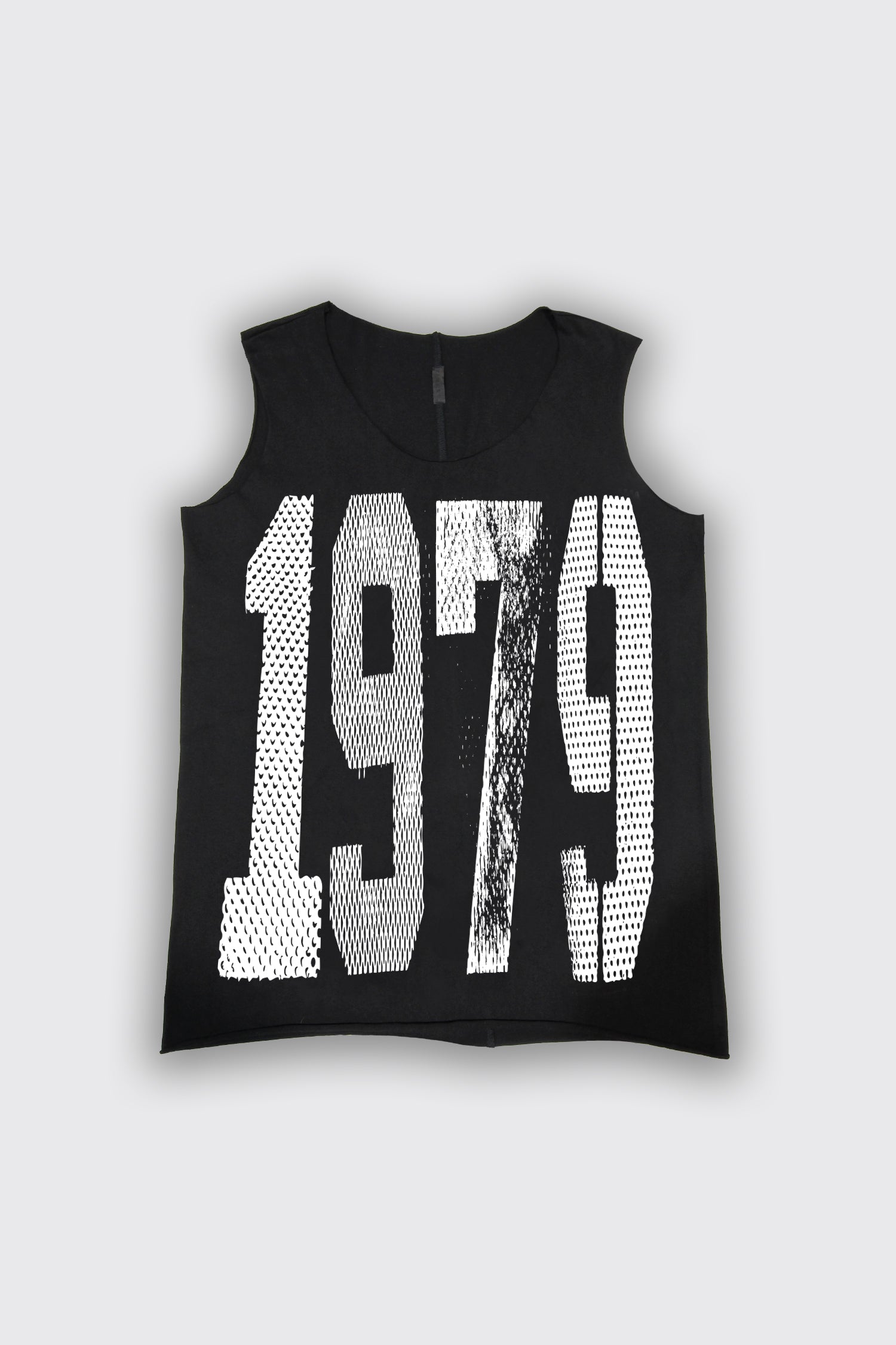 1979 TANK IN BLACK/WHITE, SS26