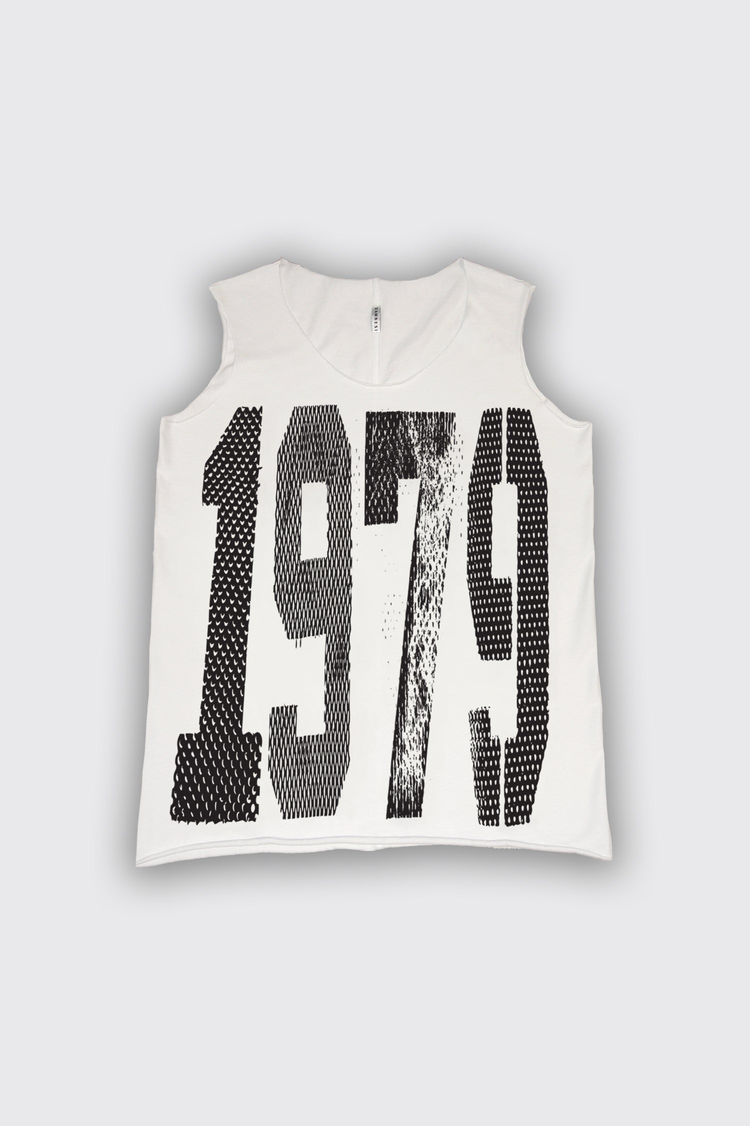1979 TANK IN WHITE/BLACK, SS26