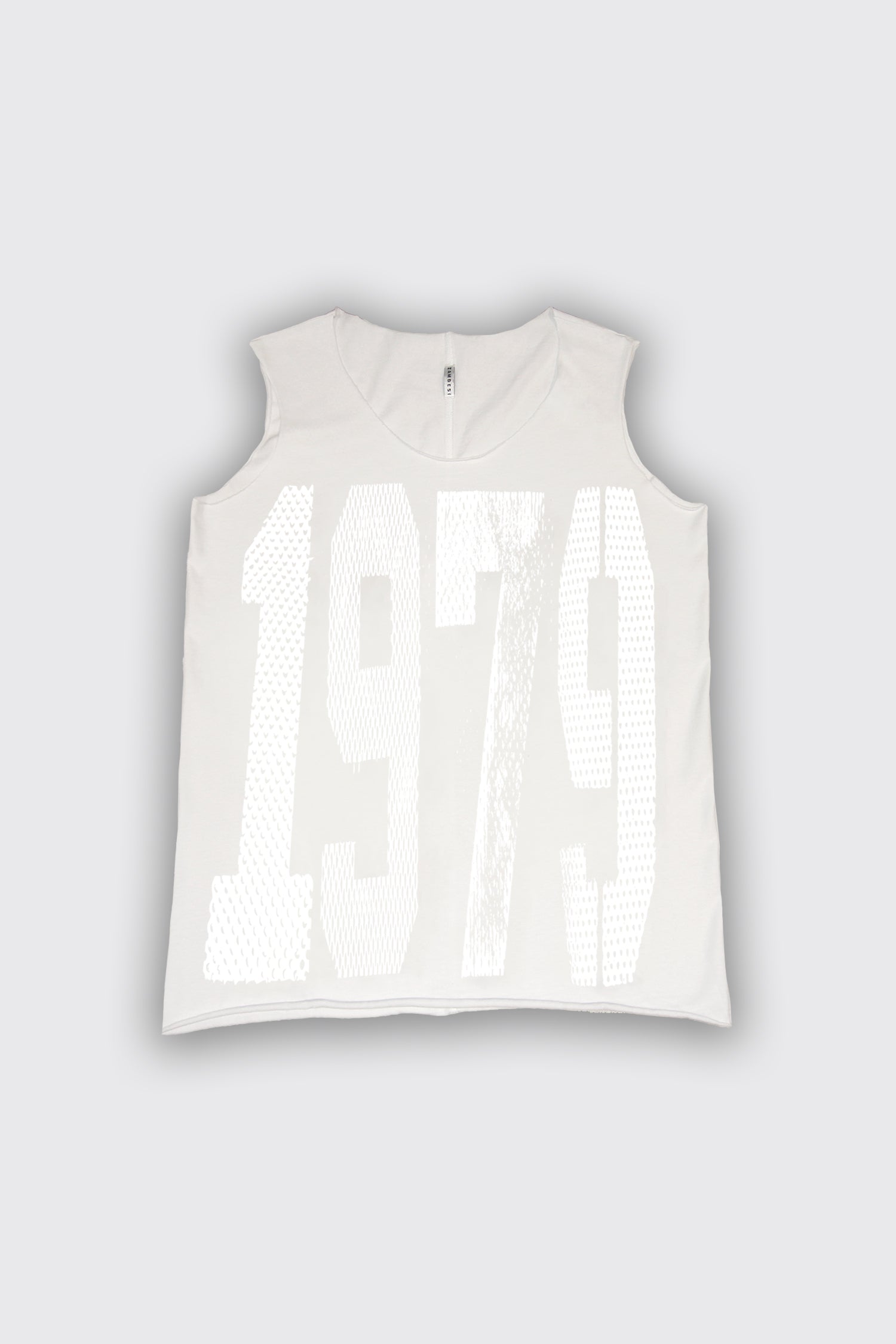 1979 TANK IN WHITE/WHITE, SS26