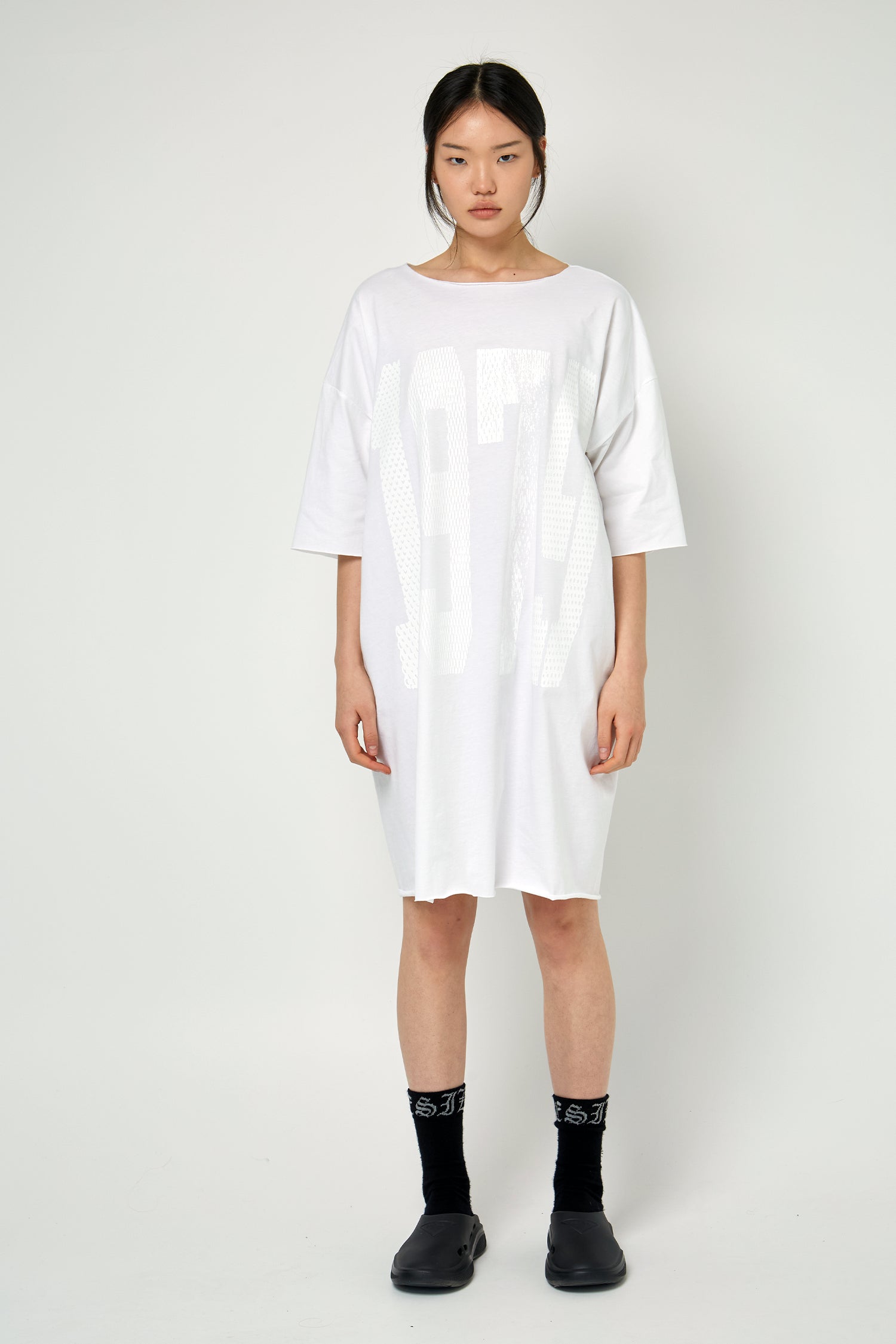 1979 LONG TEE IN WHITE/WHITE, SS26