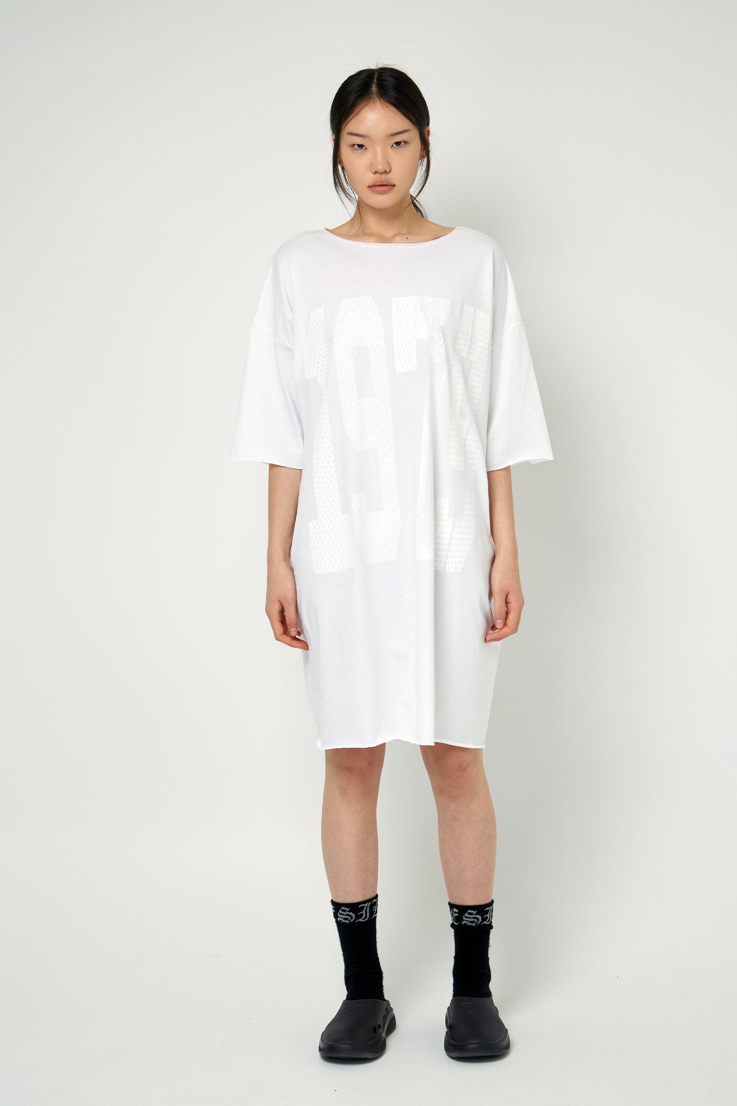 1979 LONG TEE IN WHITE/WHITE, SS26