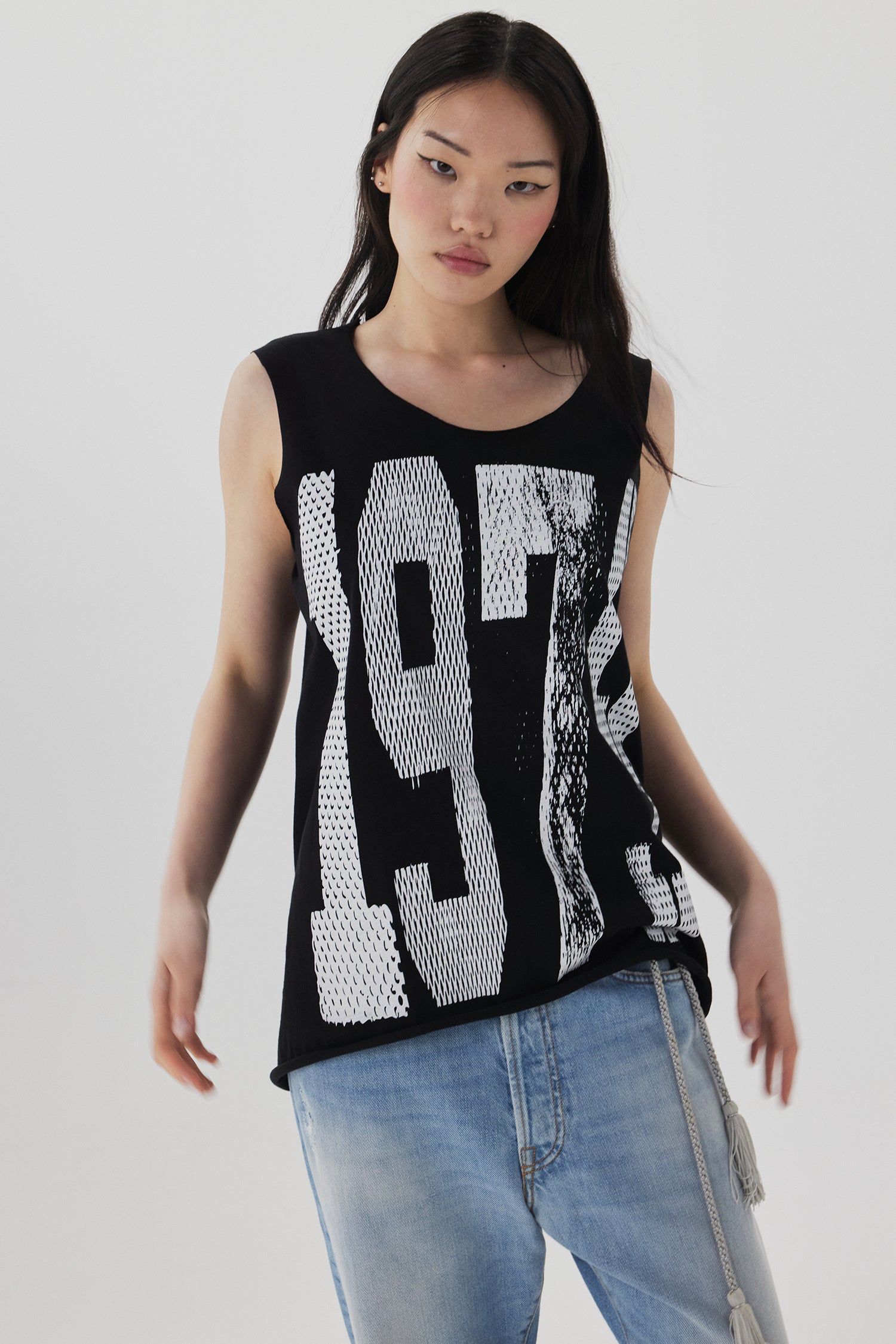 1979 TANK IN BLACK/WHITE, SS26