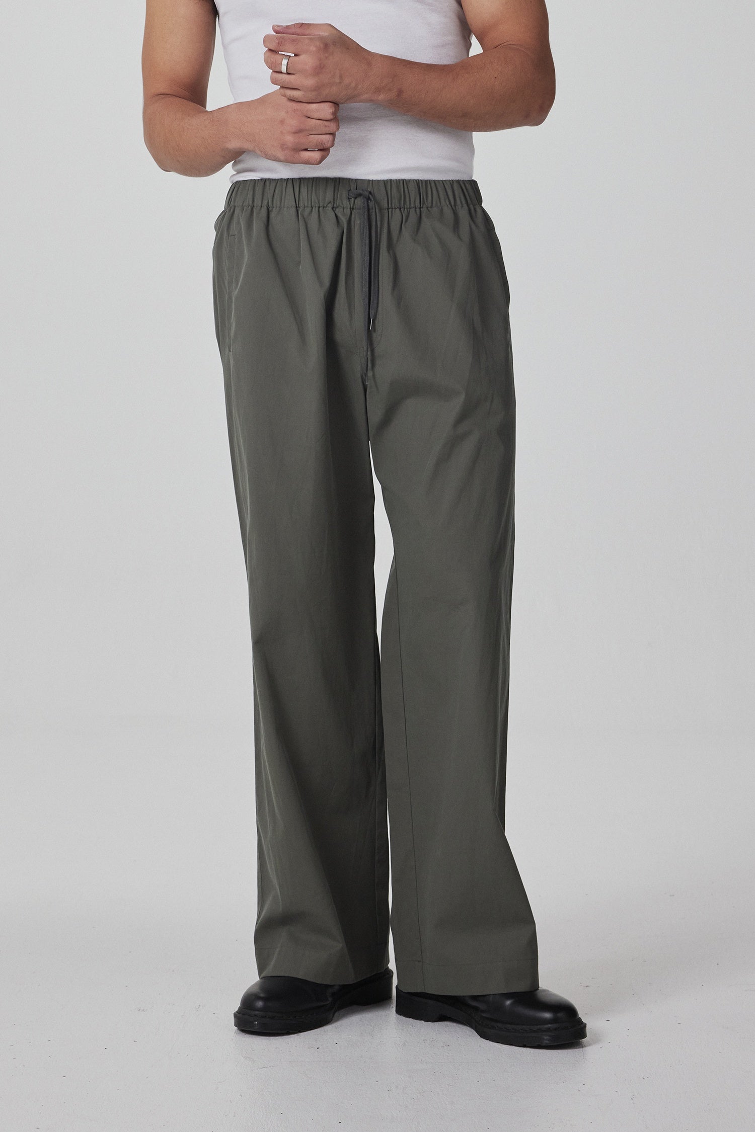 DRAWSTRING PANT IN CAPER, SS26