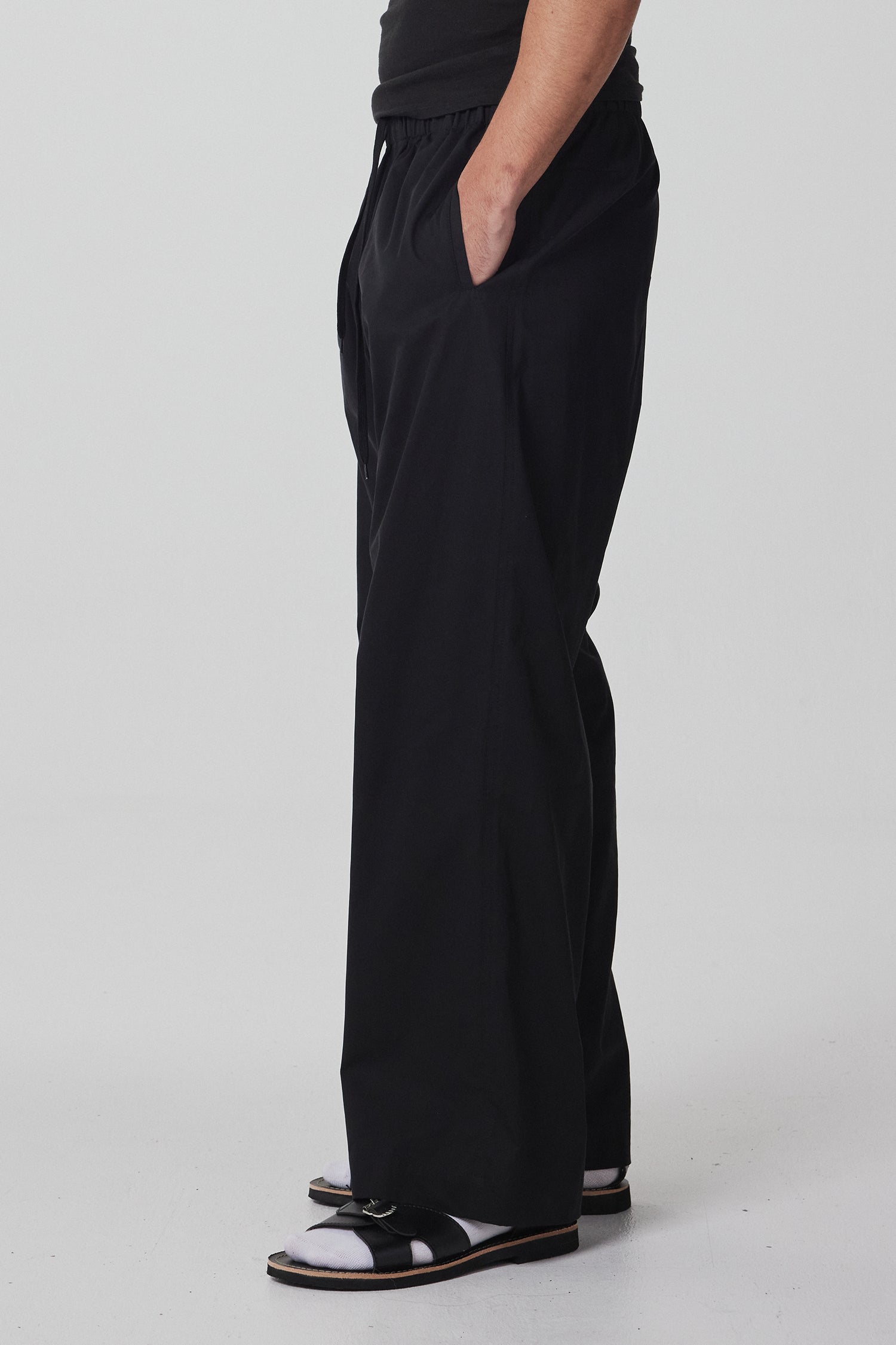 DRAWSTRING PANT IN PEPPER, SS26