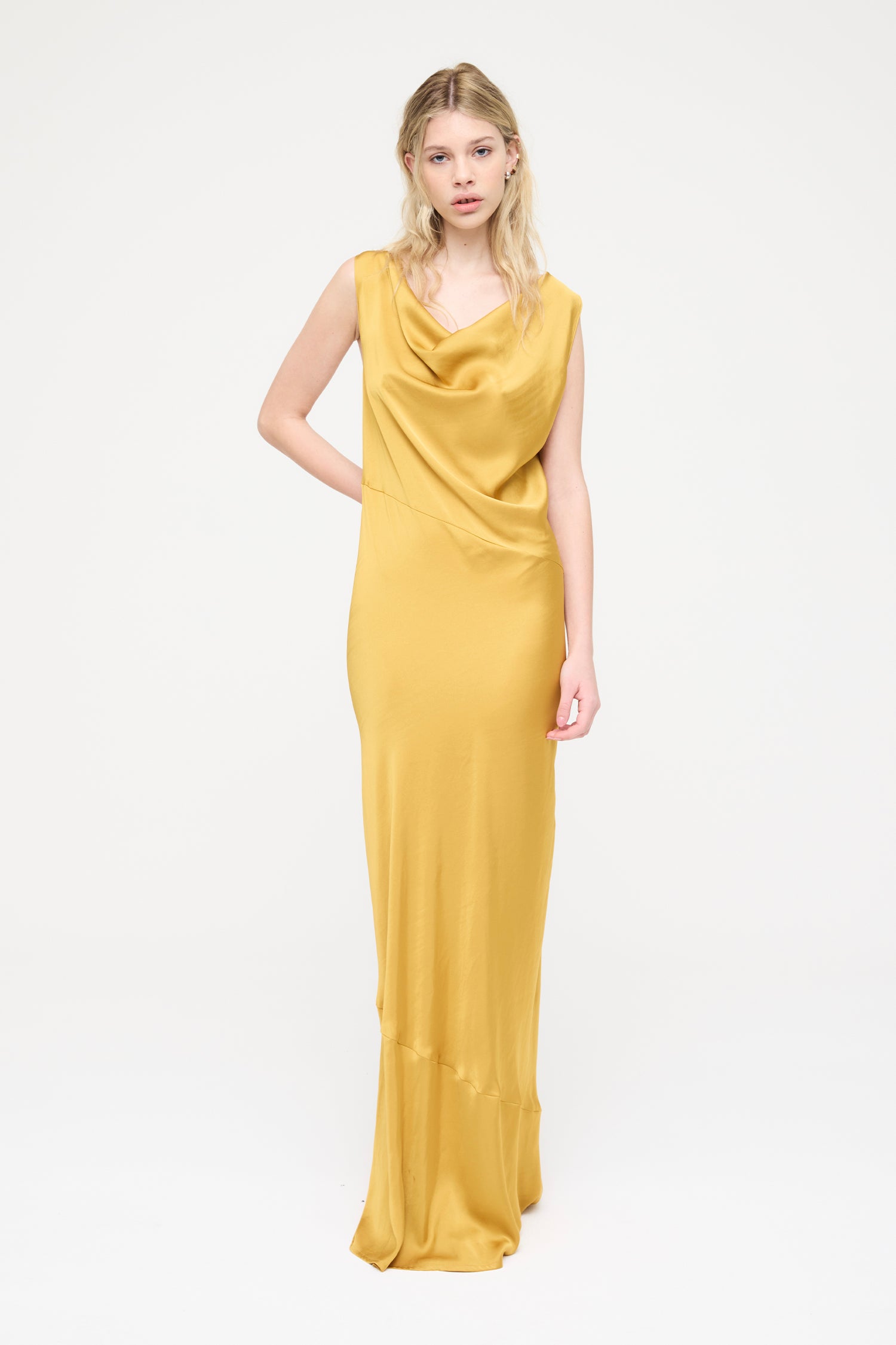 APHRODITE IN CARAT, SS27