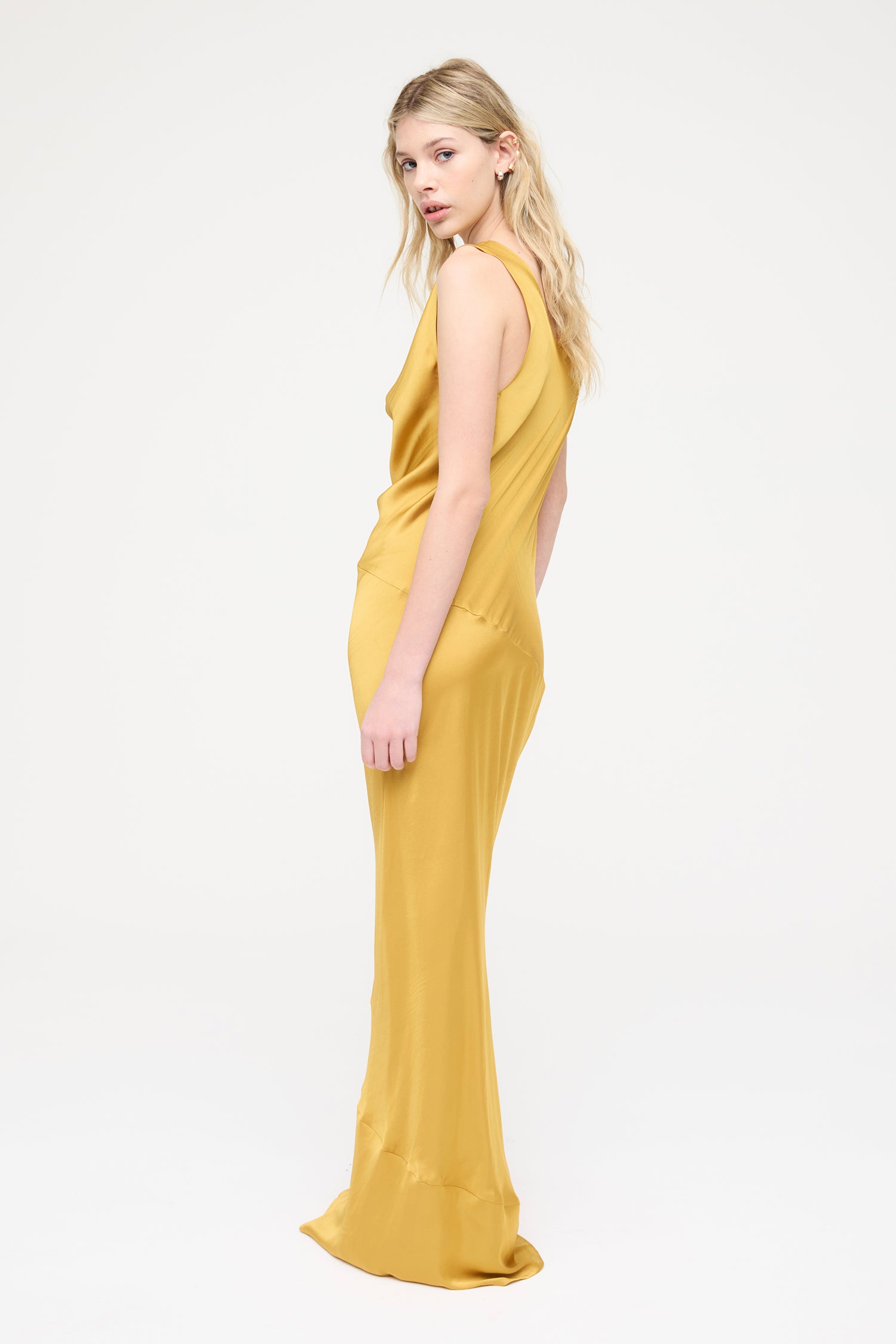 APHRODITE IN CARAT, SS27