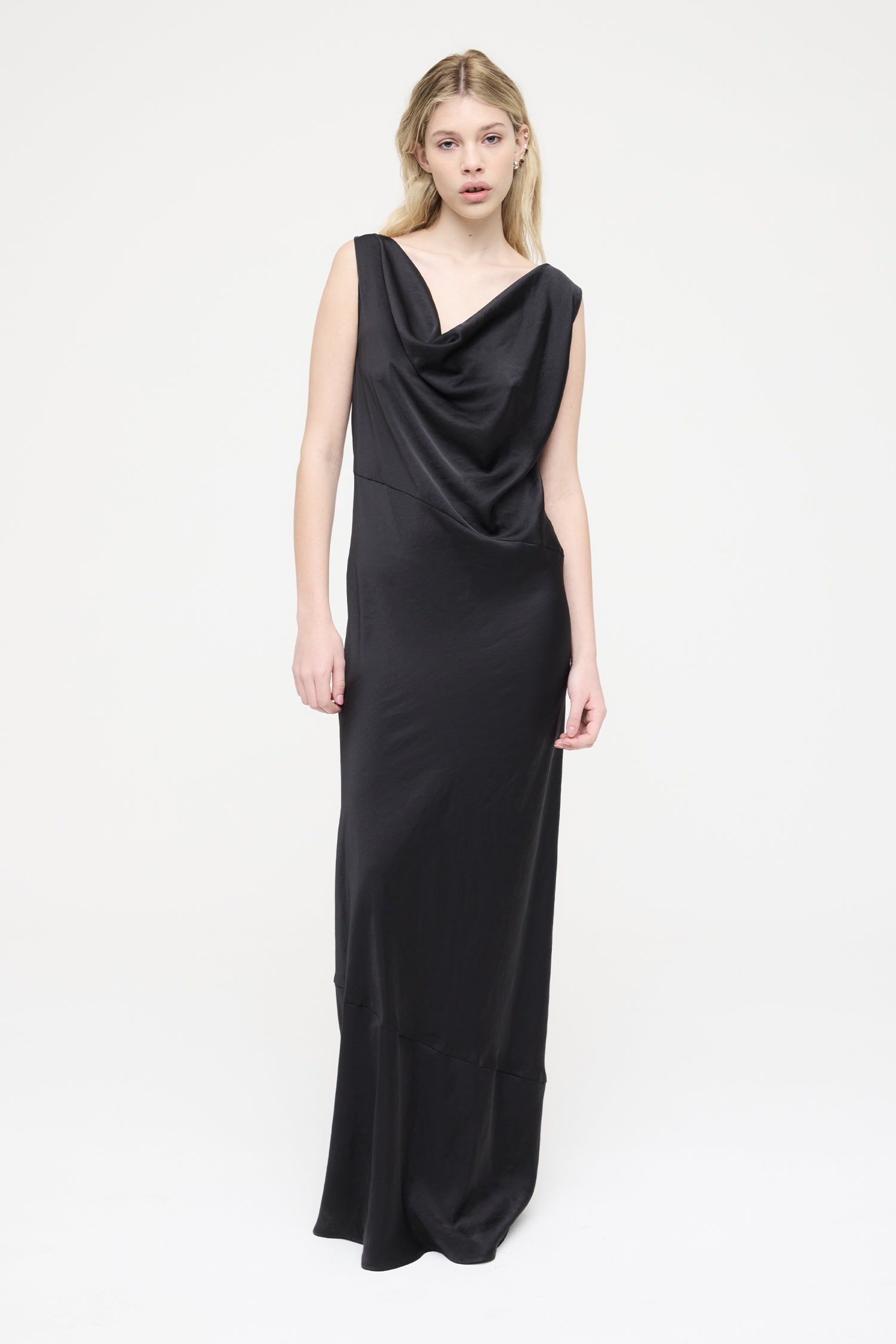 APHRODITE IN ONYX, SS27