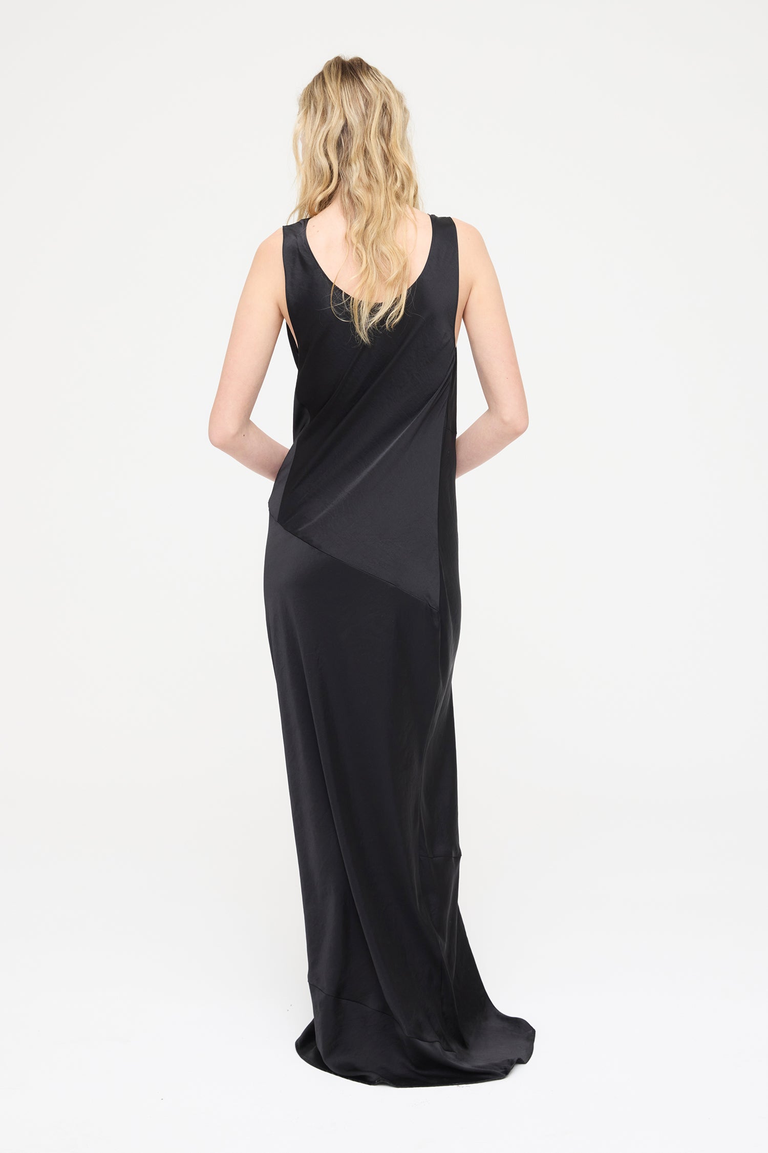 APHRODITE IN ONYX, SS27