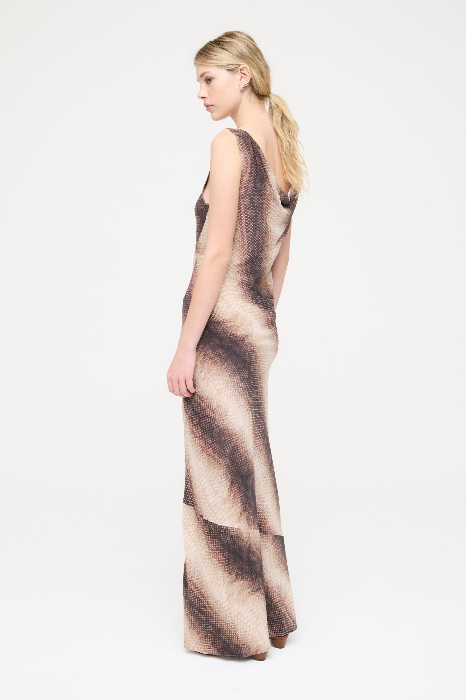 APHRODITE IN SNAKE, SS27