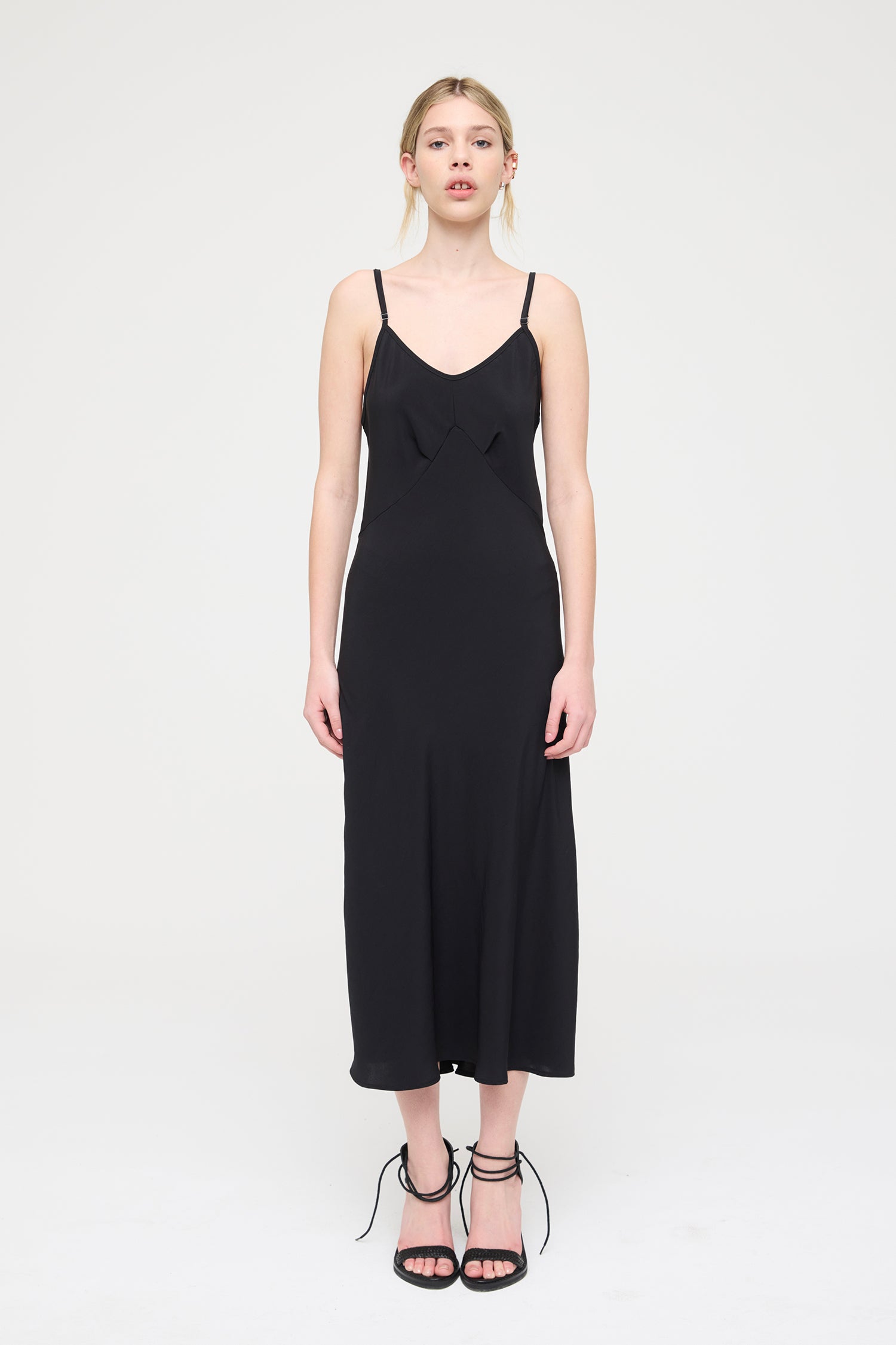 DIVINE IN ONYX MATTE, SS27