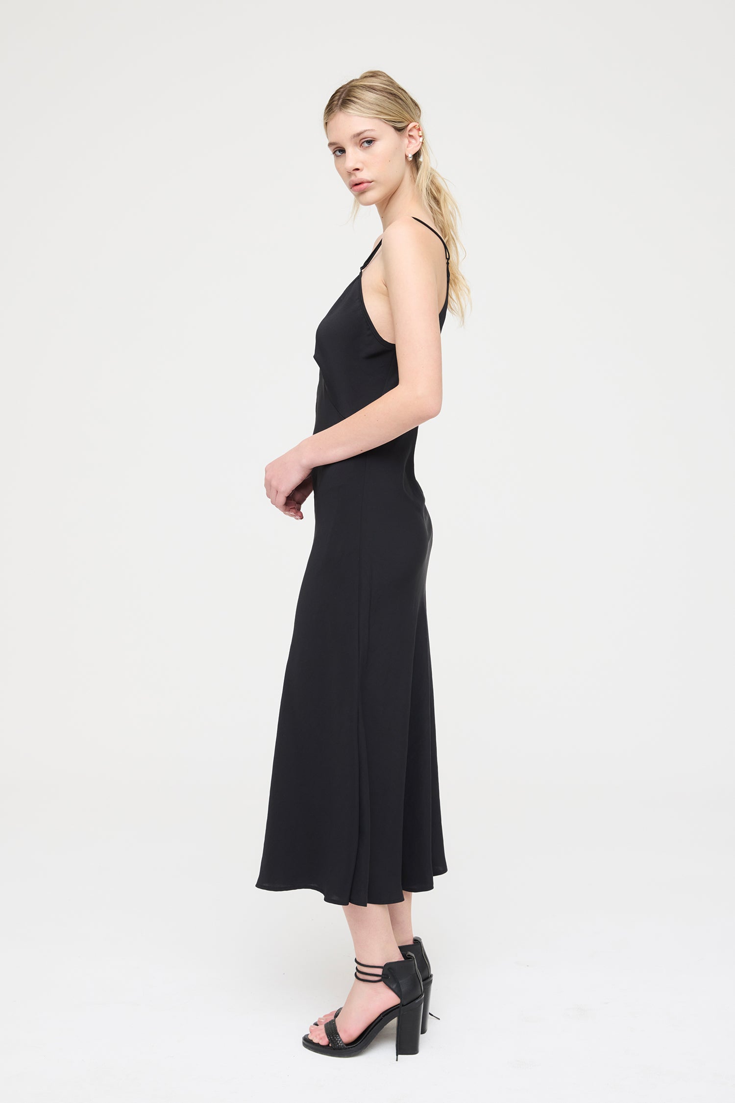 DIVINE IN ONYX MATTE, SS27