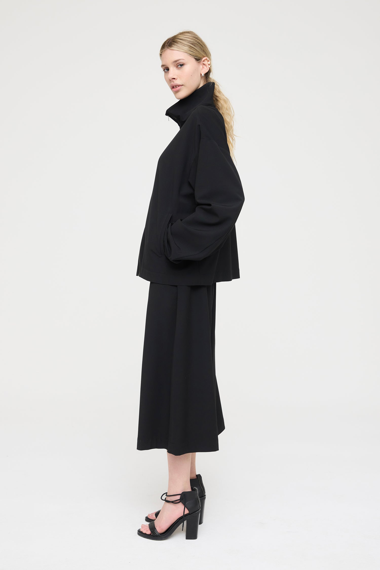 DOMAIN IN DEEP BLACK, SS27